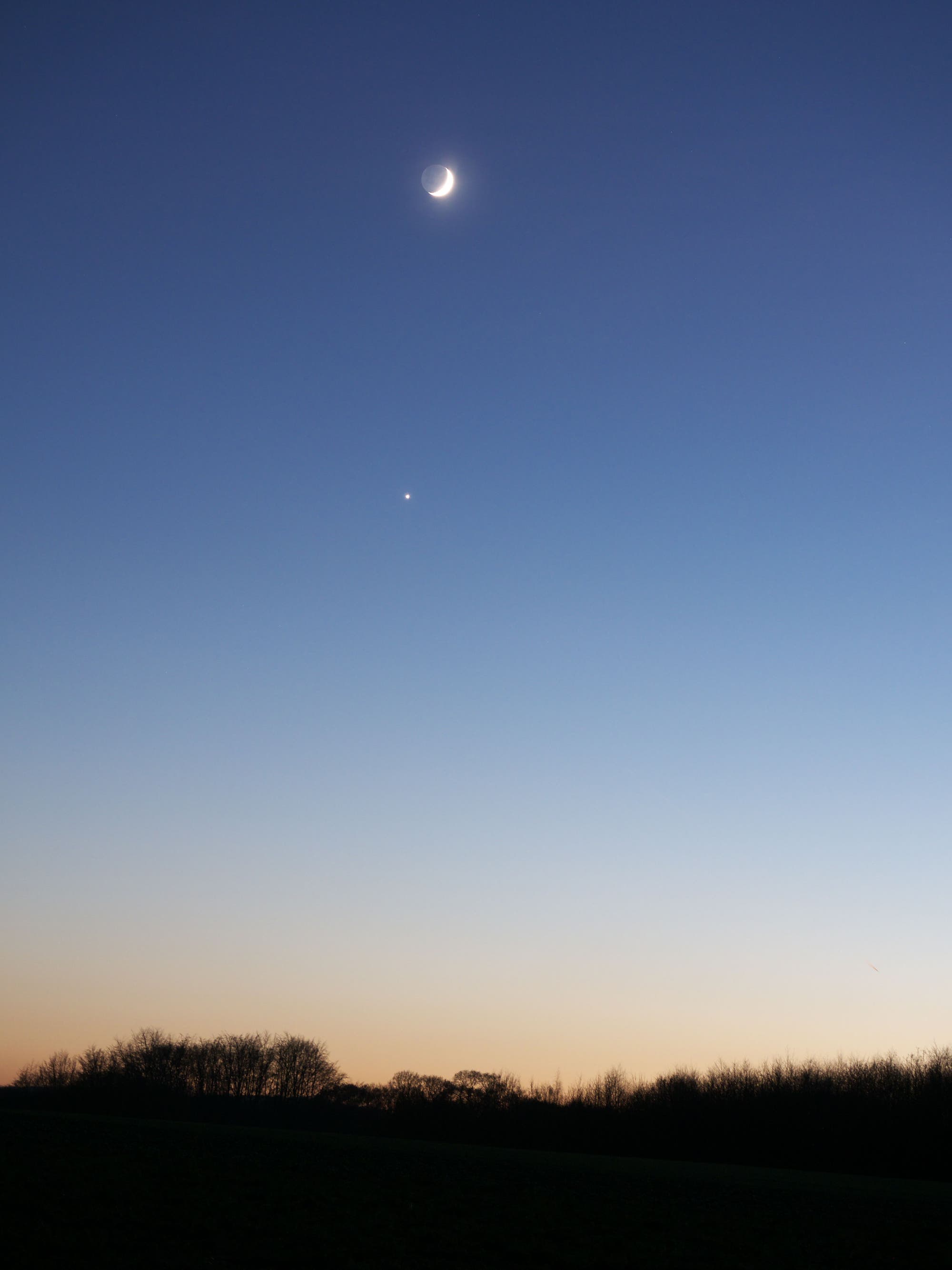 Venus und Mond am Abendhimmel am 3. Dezember 2016