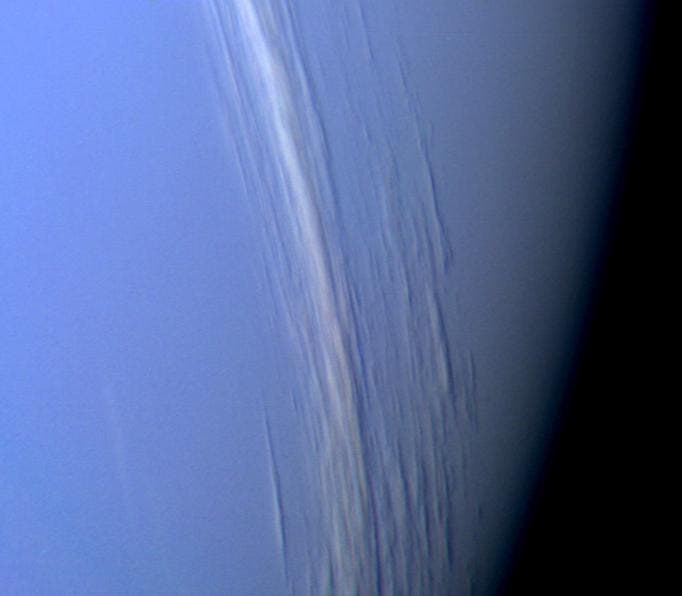 Zirruswolken in der Neptunatmosphäre