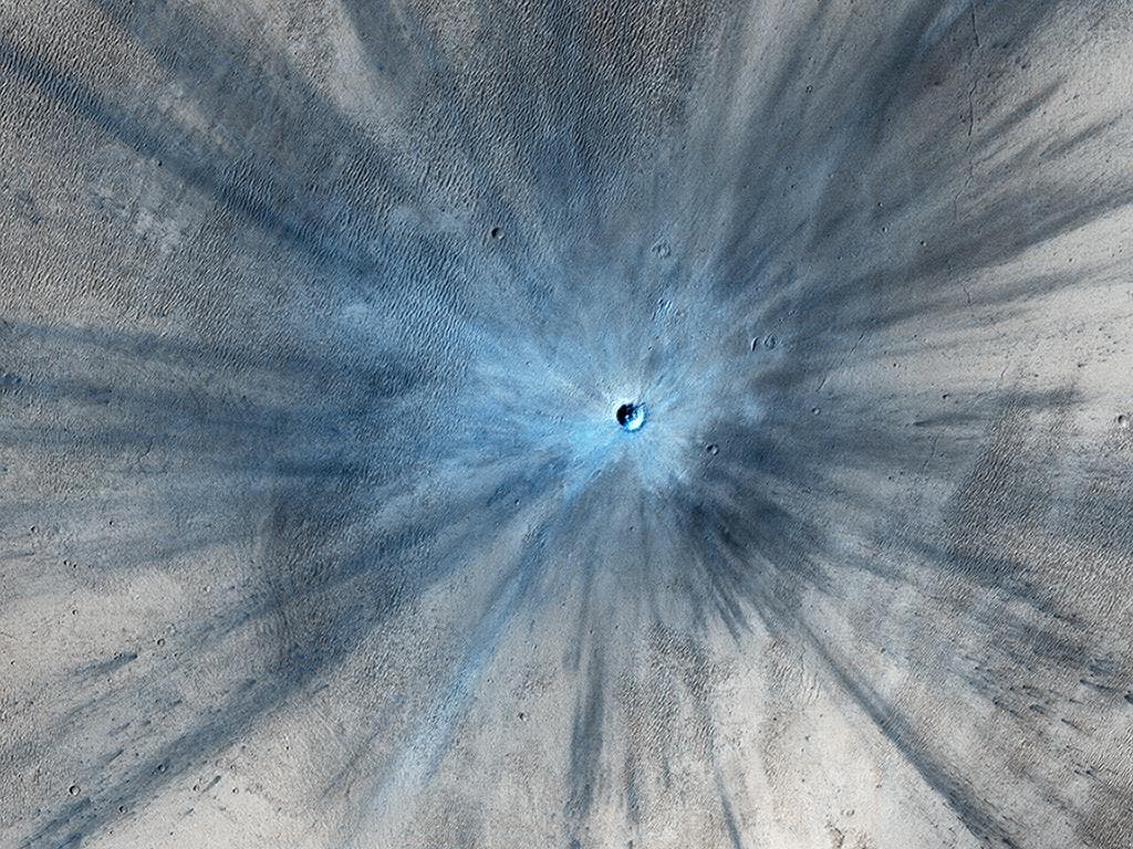 Ein neuer Einschlagkrater auf dem Mars