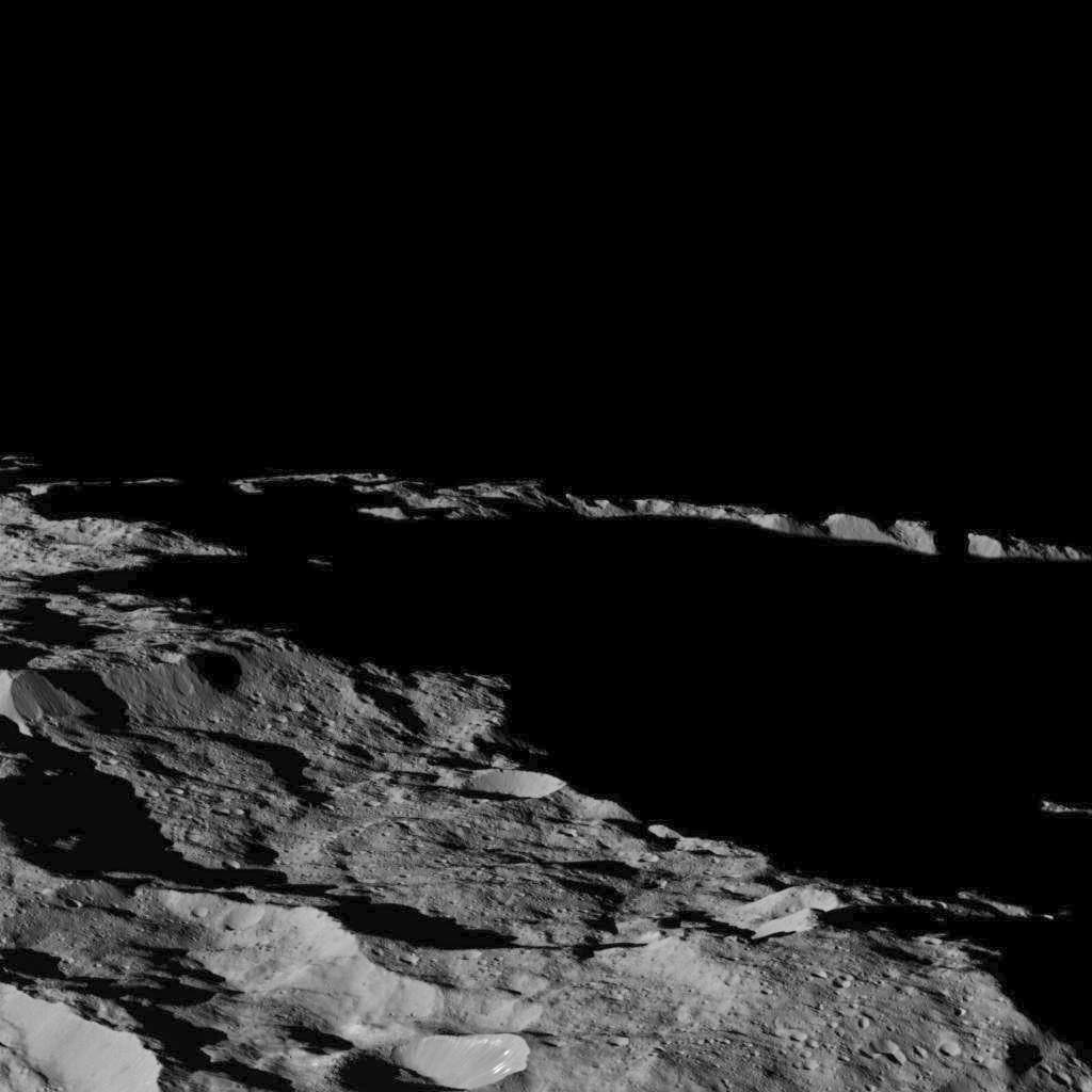 Nahe am Südpol von Ceres (Aufnahme der Raumsonde Dawn)