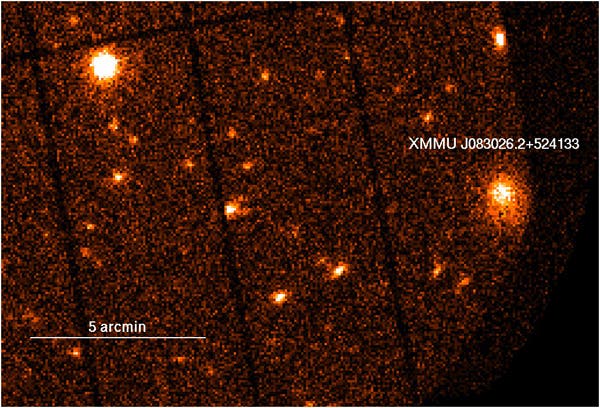 Galaxienhaufen 2XMM J083026+524133