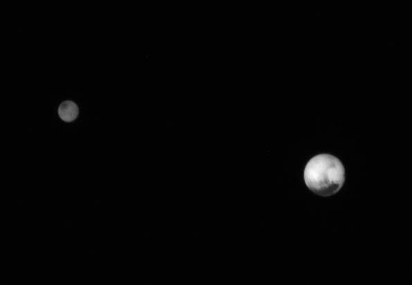 Rohbild von Pluto und Charon am 8. Juli 2015 (Ausschnitt)