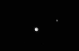 Pluto am 15. Juni 2015 (Rohbild der Kamera LORRI)
