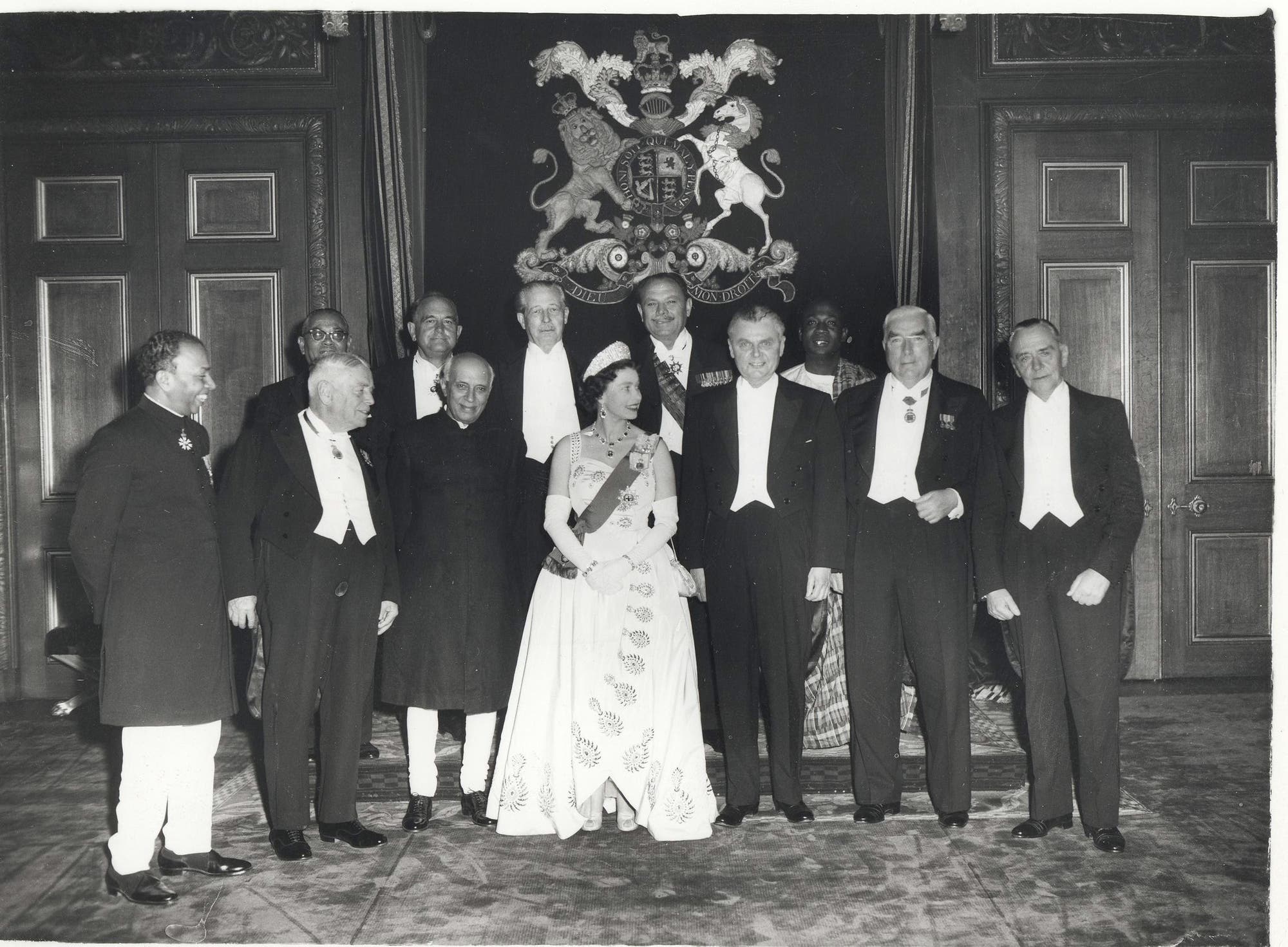 Queen Elizabeth II. und die Premier-Minister des Commonwealth während der Commonwealth-Konferenz 1960 auf Schloss Windsor