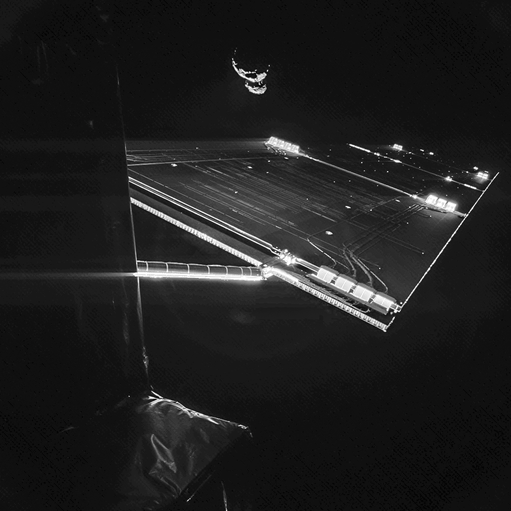Philae fotografiert Rosetta und den Kometen
