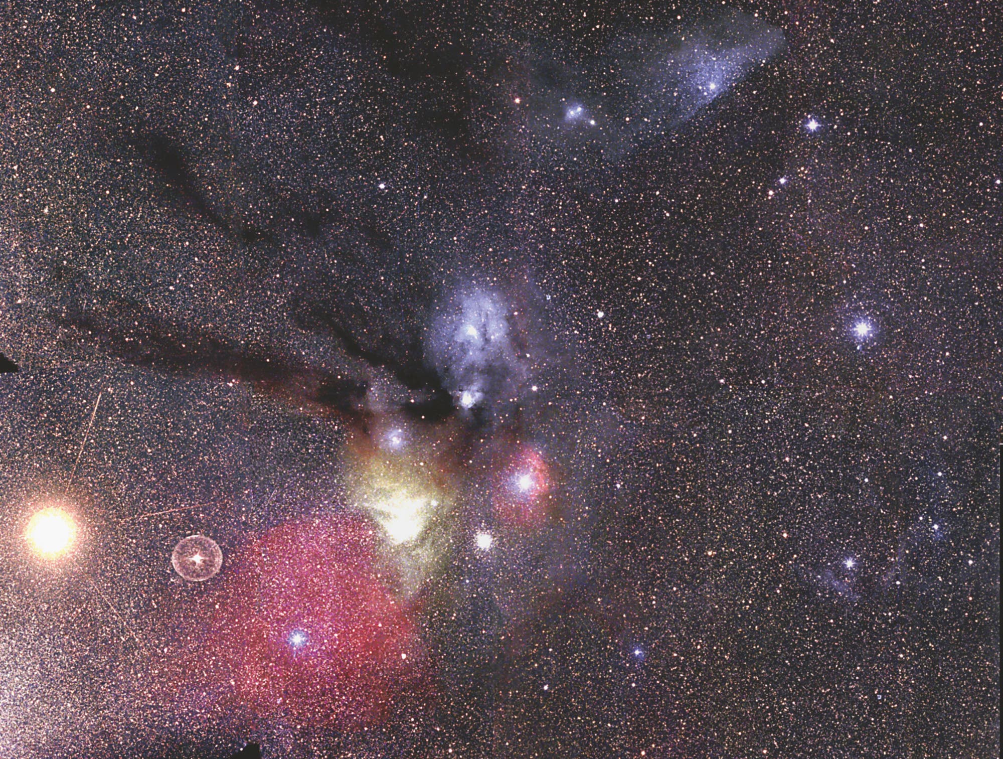 Die Umgebung von Antares im Sternbild Skorpion