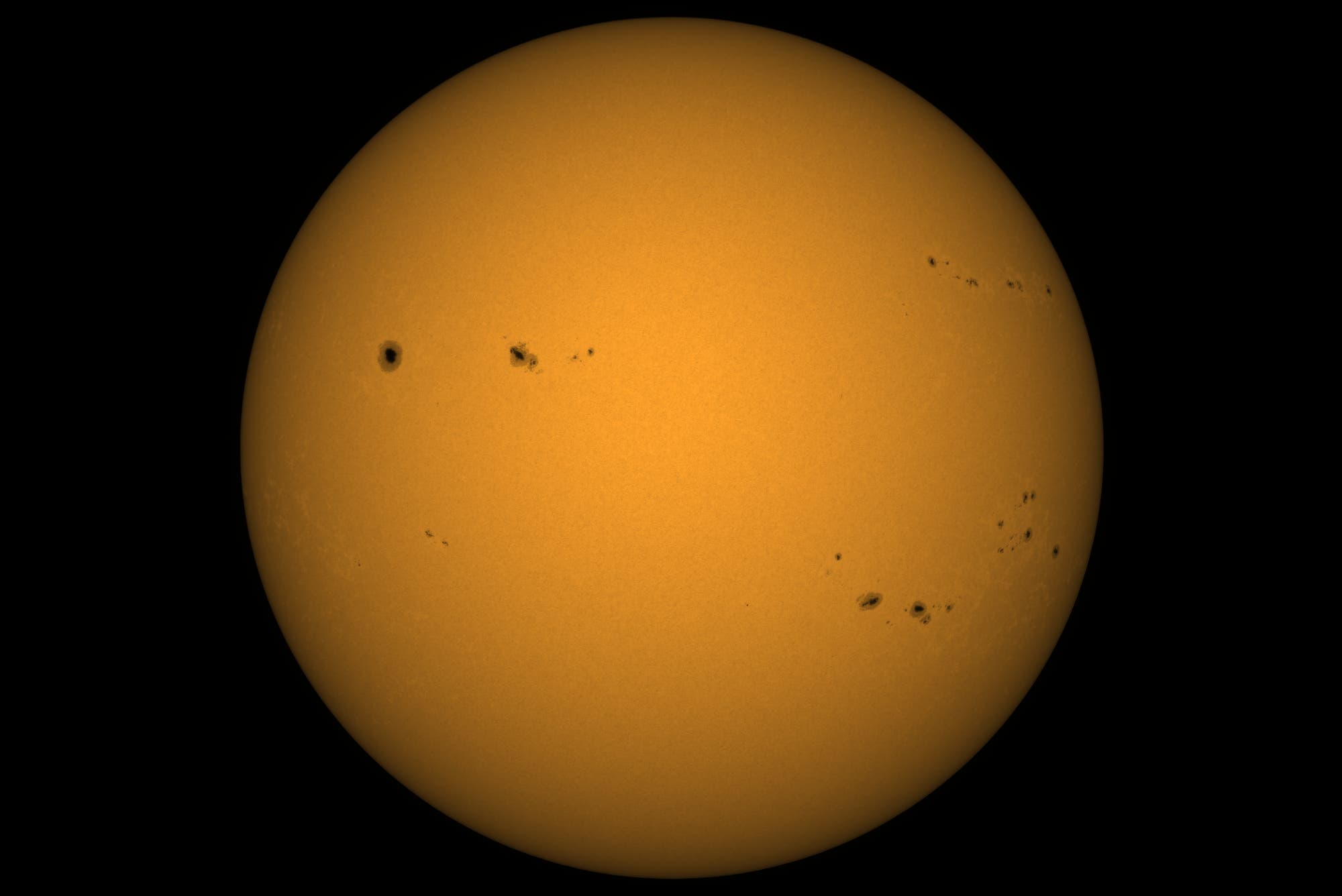 Große Sonnenflecken auf der nördlichen Hemisphäre