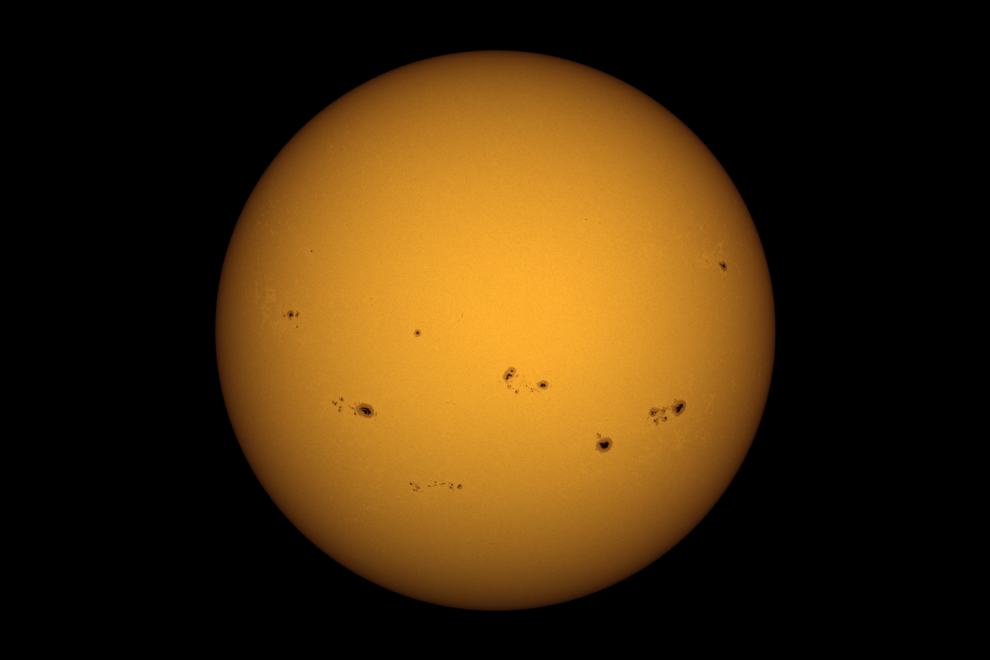 Weißlichtaufnahme der Sonne mit Flecken auf der Südhalbkugel