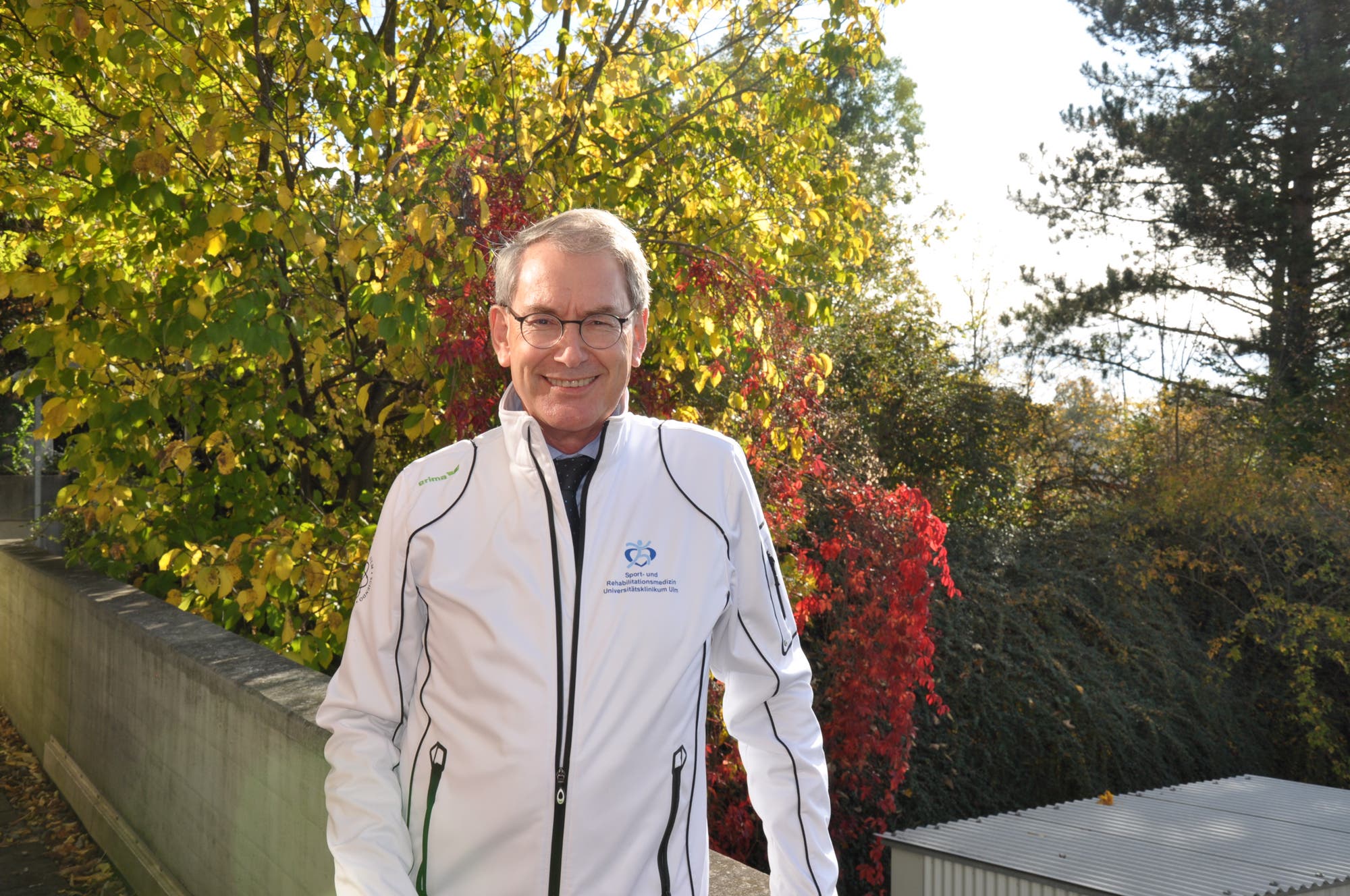 Jürgen Steinacker ist Spezialist für Sport- und Rehabilitationsmedizin