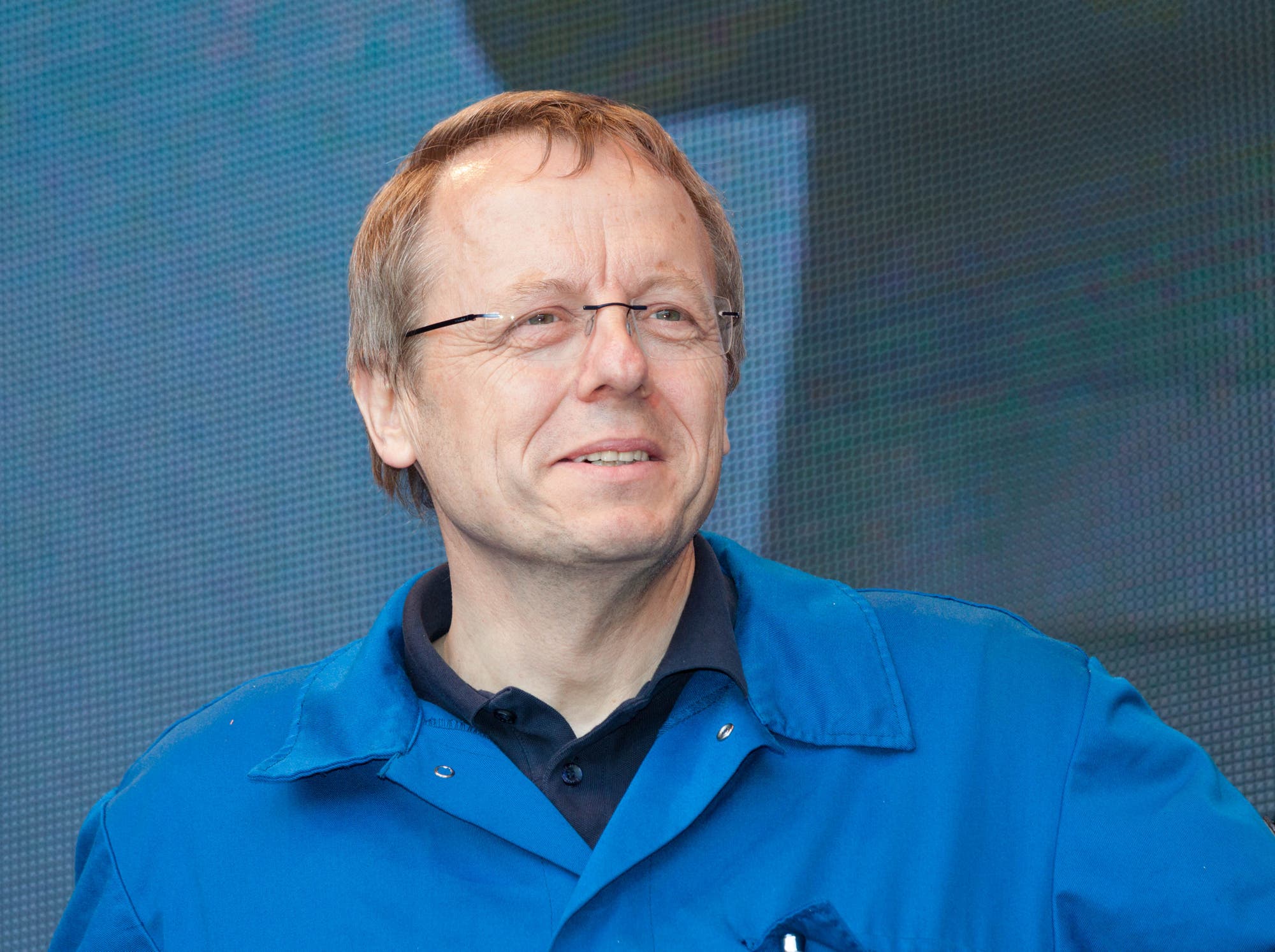 ist ein deutscher Bauingenieur, Hochschullehrer und ehemaliger Universitätspräsident der TU Darmstadt. Seit dem 1. März 2007 ist er Vorstandsvorsitzender des Deutschen Zentrums für Luft- und Raumfahrt (DLR). Im Jahr 2015 wird er der Nachfolger von Jean-Jacques Dordain als Generaldirektor bei der ESA.