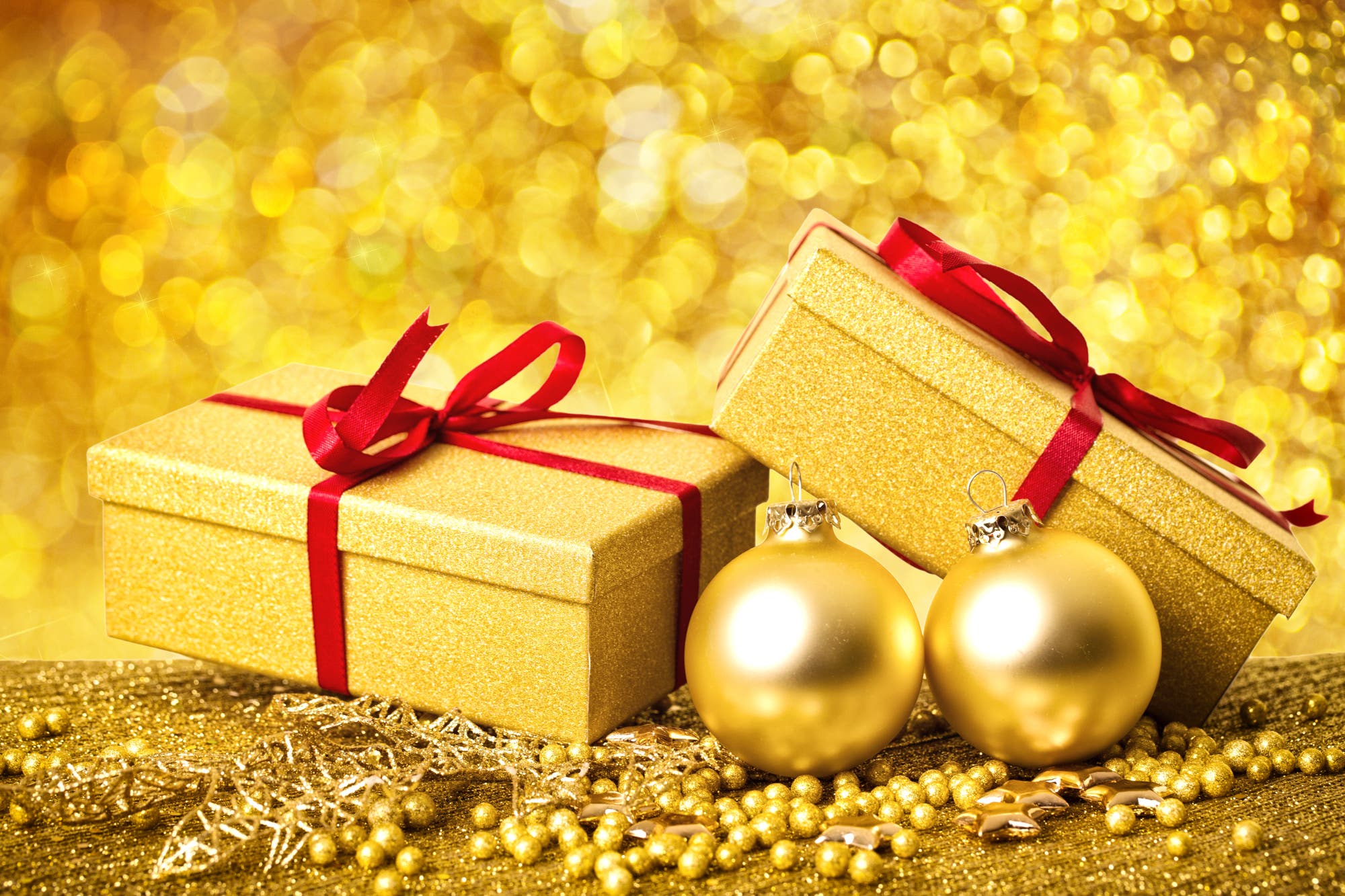 Golden verpackte Geschenke