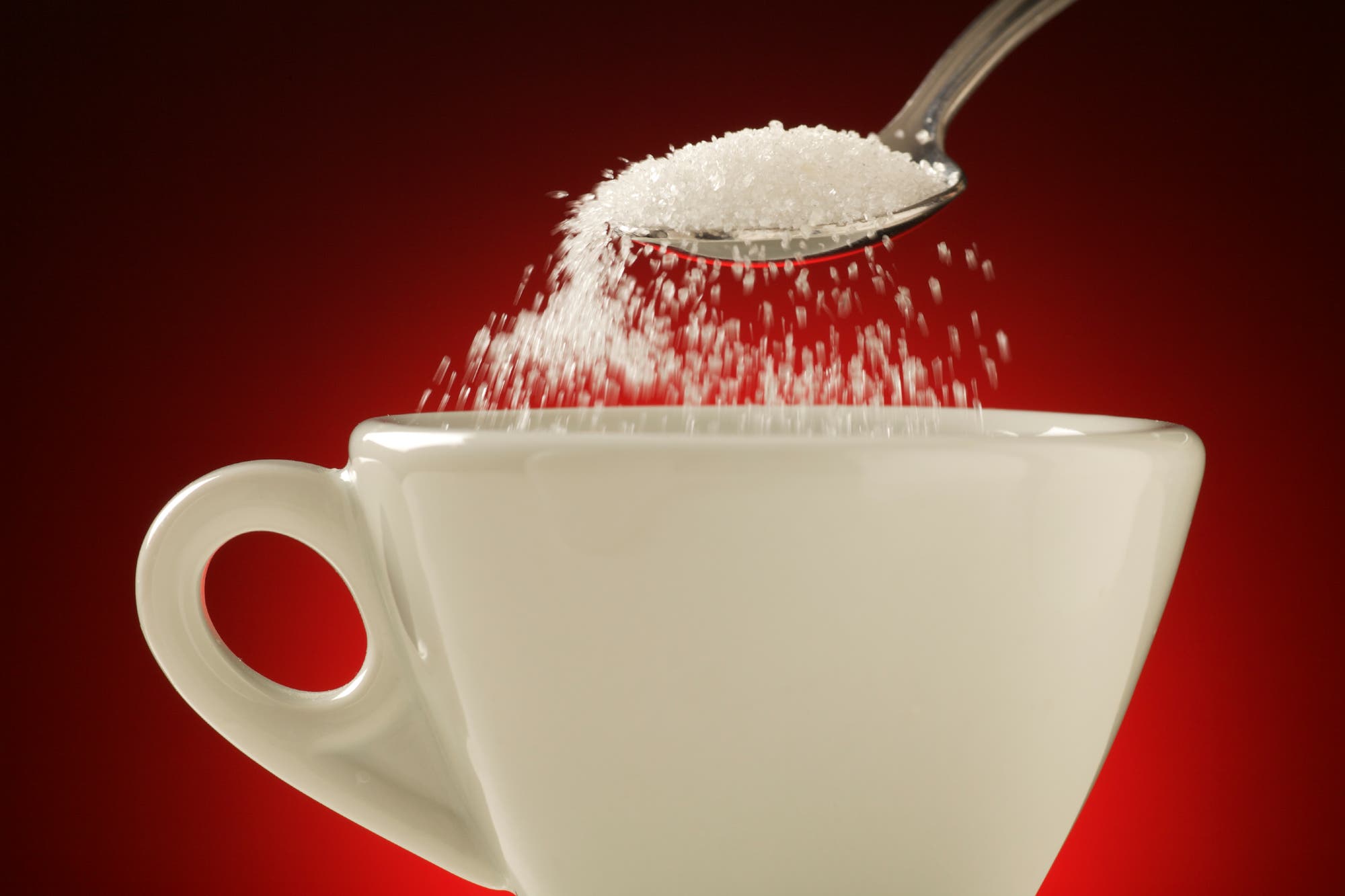 Warum verringert Zucker die Bitterkeit des Kaffees?