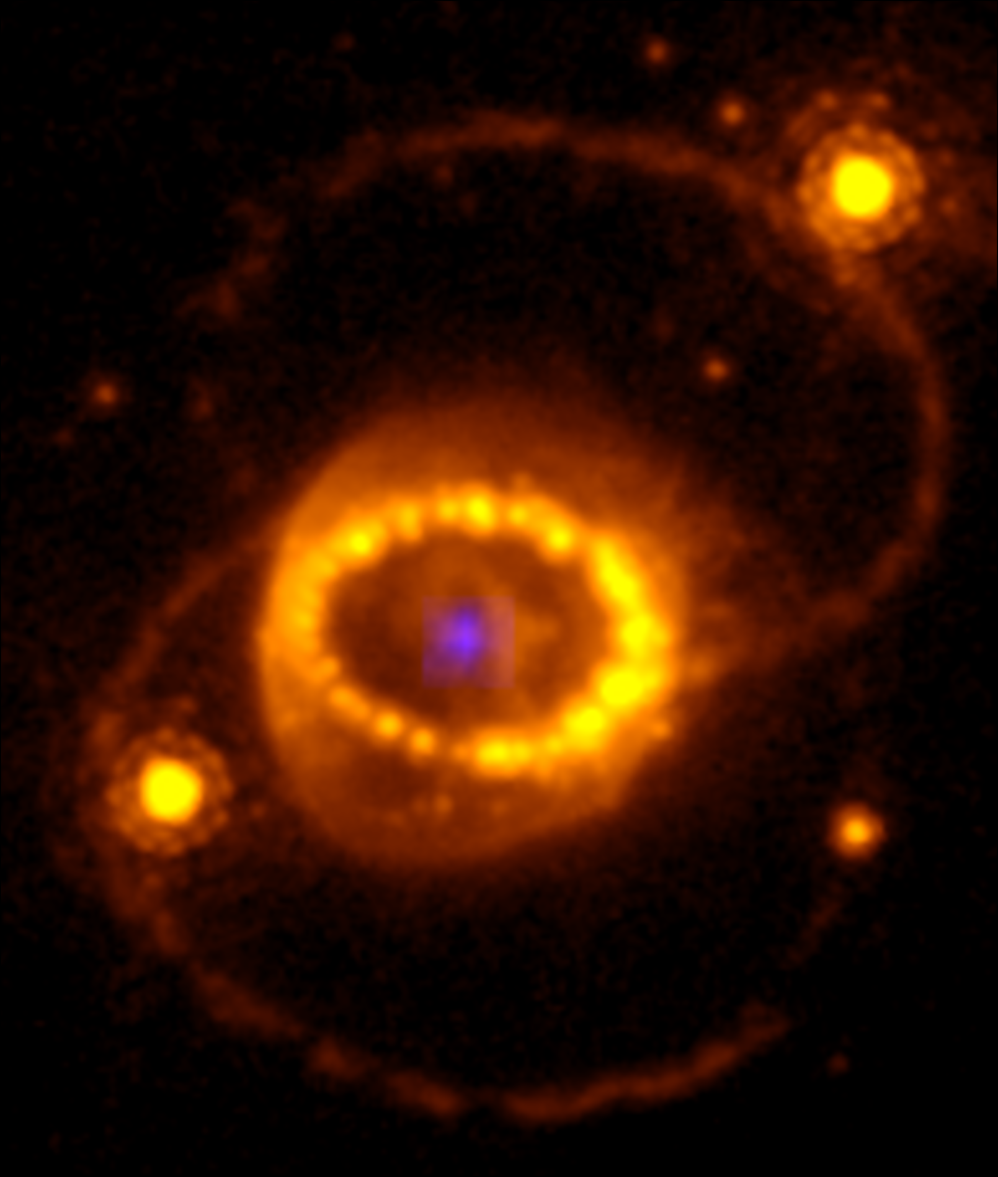 Aufnahme der Überreste der Supernova 1987A, in der Gas- und Staubschichten sichtbar sind, die zu Ringen angeordnet sind.