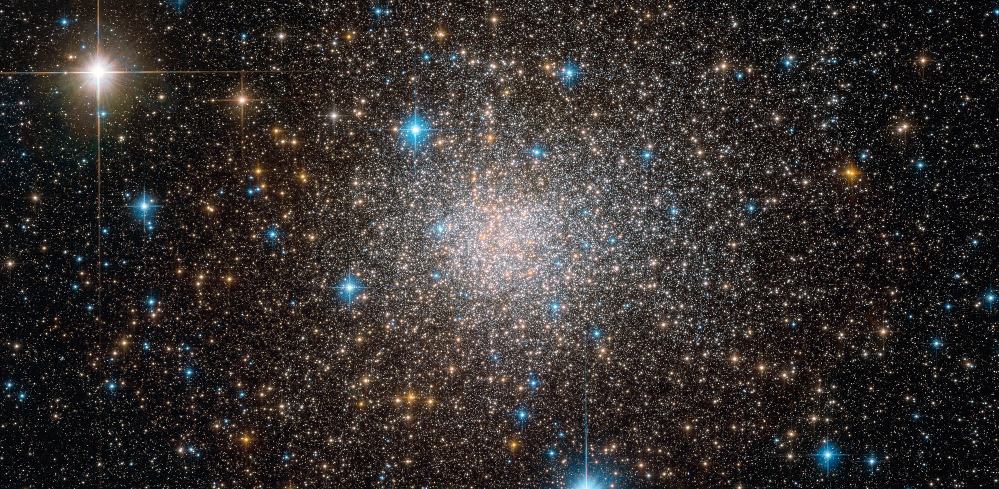 Der Kugelsternhaufen Terzan 5 im Sternbild Schütze (Aufnahme des Weltraumteleskops Hubble)