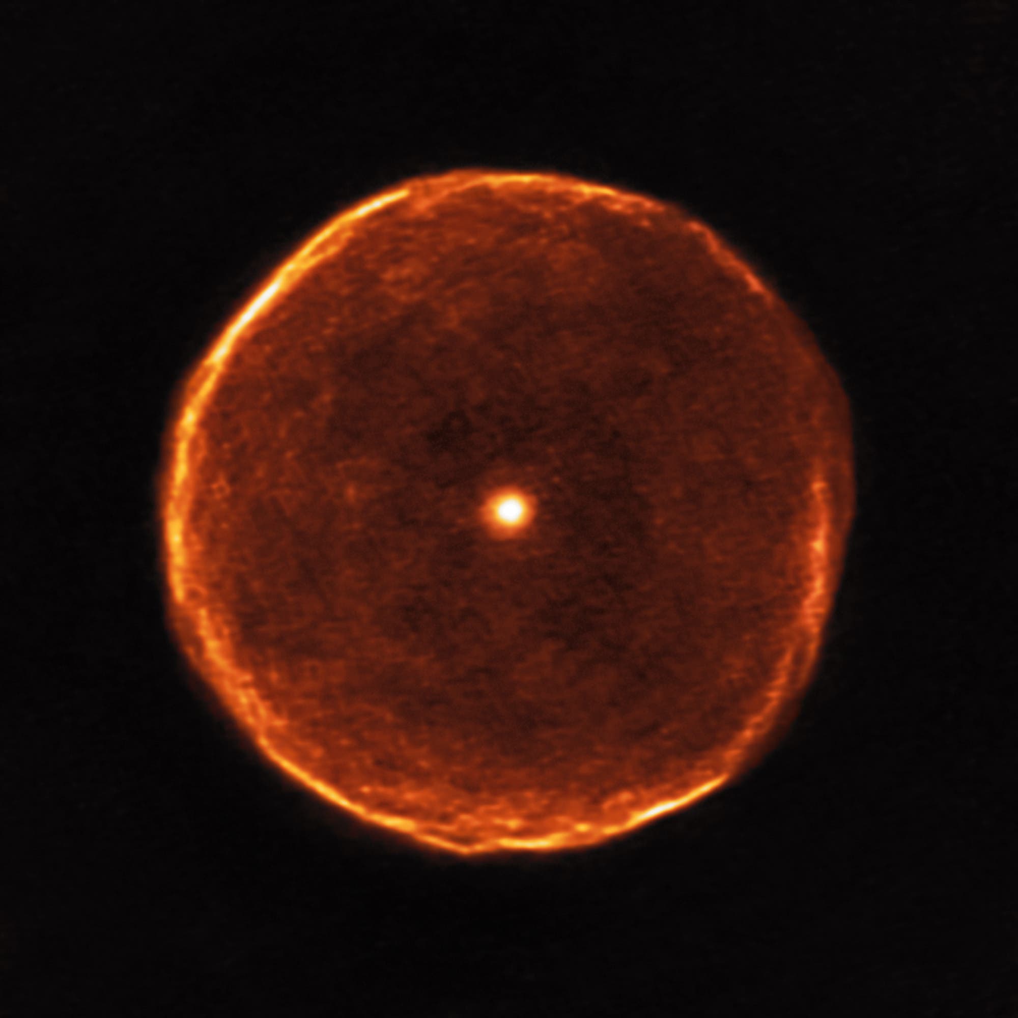 Die Hülle um den Riesenstern U Antliae im südlichen Sternbild Luftpumpe (ALMA-Aufnahme)
