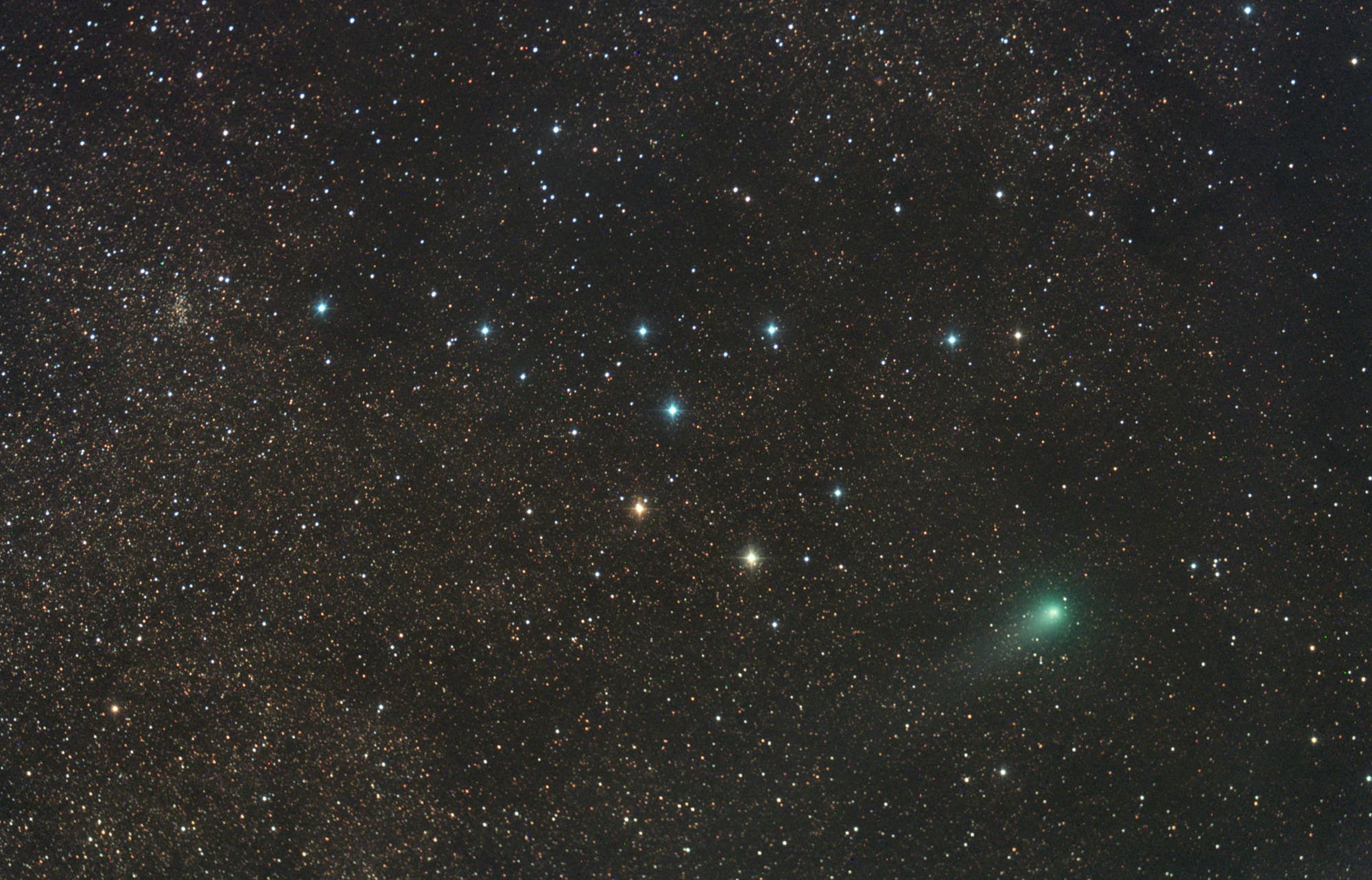 Kleiderbügelhaufen Collinder 399 zusammen mit Komet Garradd
