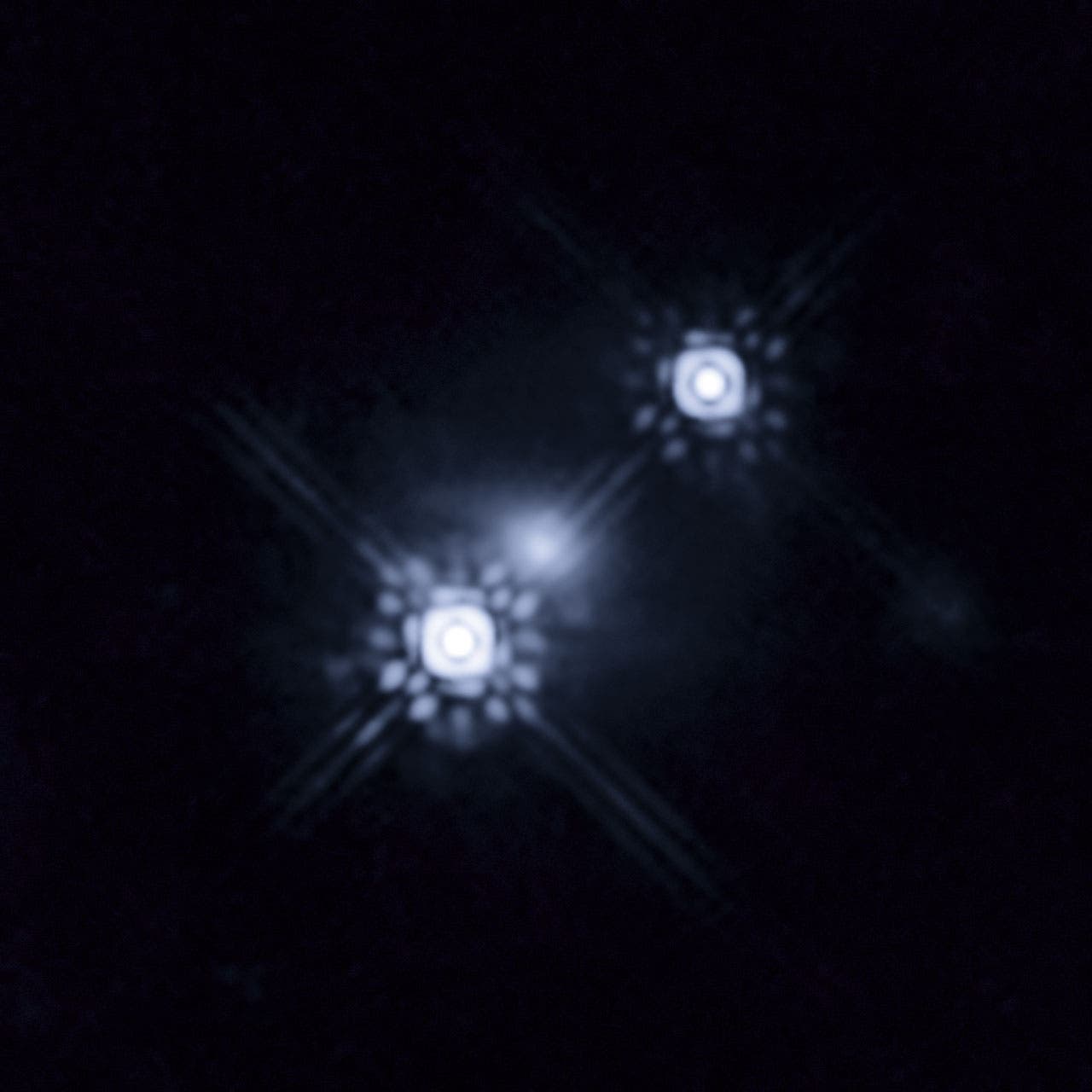Quasar HE 1104-1805 durch eine Gravitationslinse
