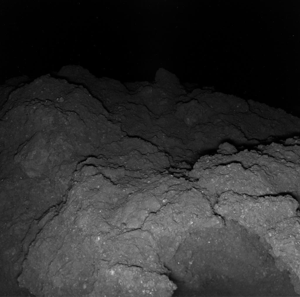 Auf der Oberfläche des Asteroiden Ryugu (Aufnahme des MASCOT-Landers)