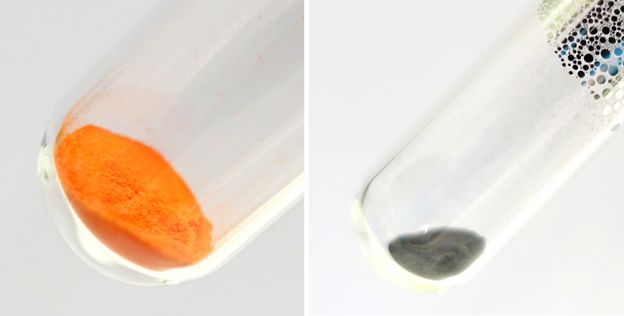 2 Bilder. links oranges Pulver am Boden eine Reagenzglases, rechts das Reagenzglas mit einem grauen Pulver am Boden und ab der Mitte metallisch beschlagenem Rand