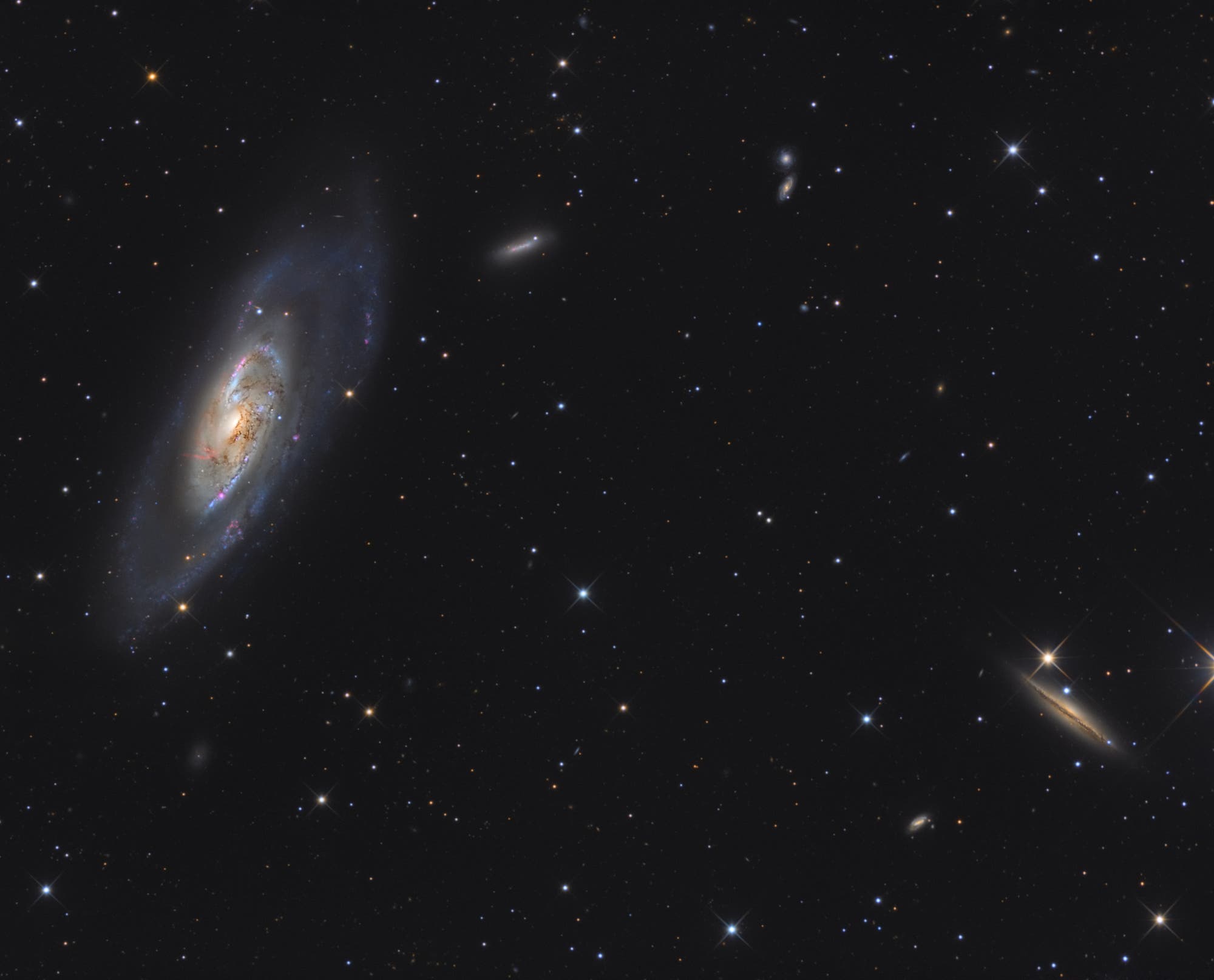 Die Spiralgalaxie Messier 106 im Sternbild Jagdhunde