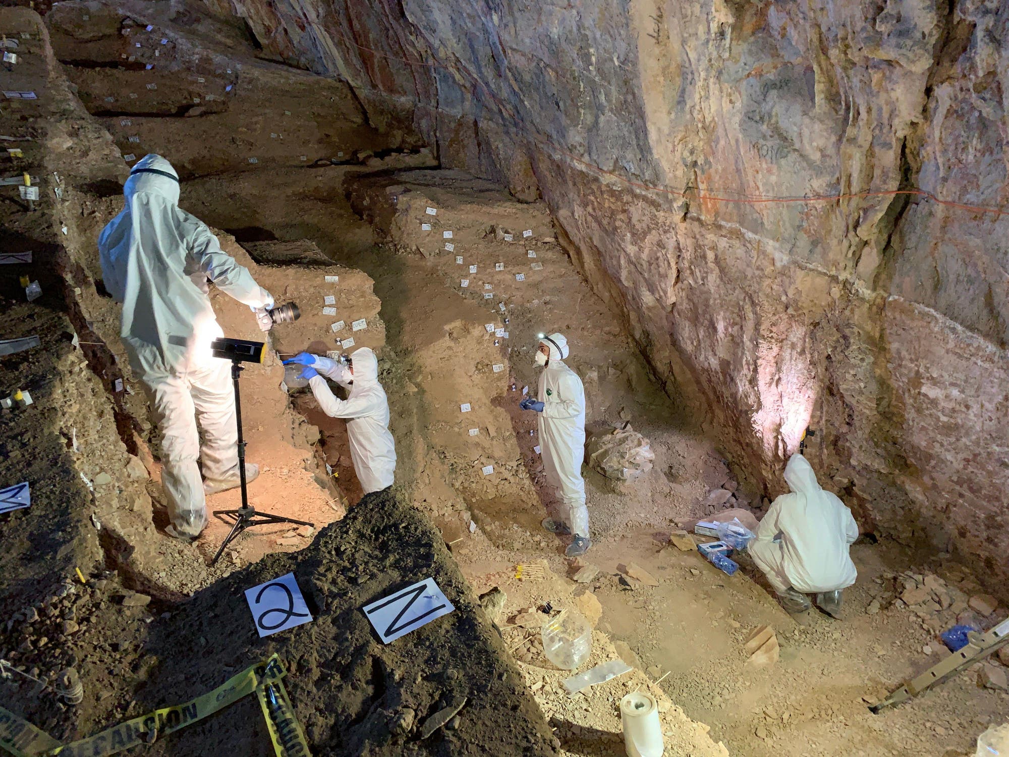 Ausgrabungen in der mexikanischen Höhle