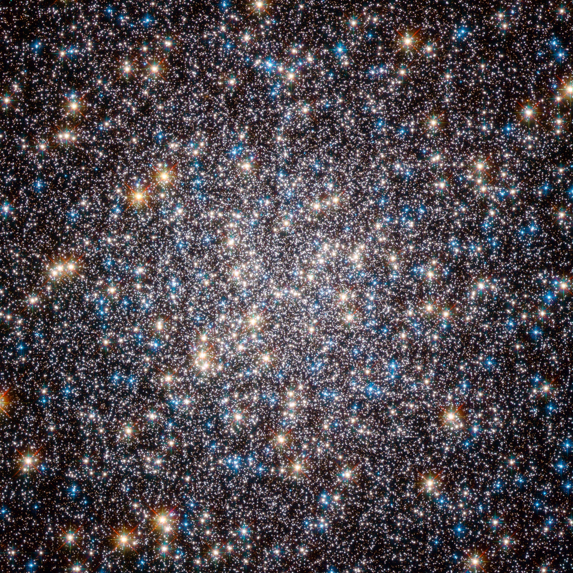 Der Kugelsternhaufen Messier 13 im Sternbild Herkules