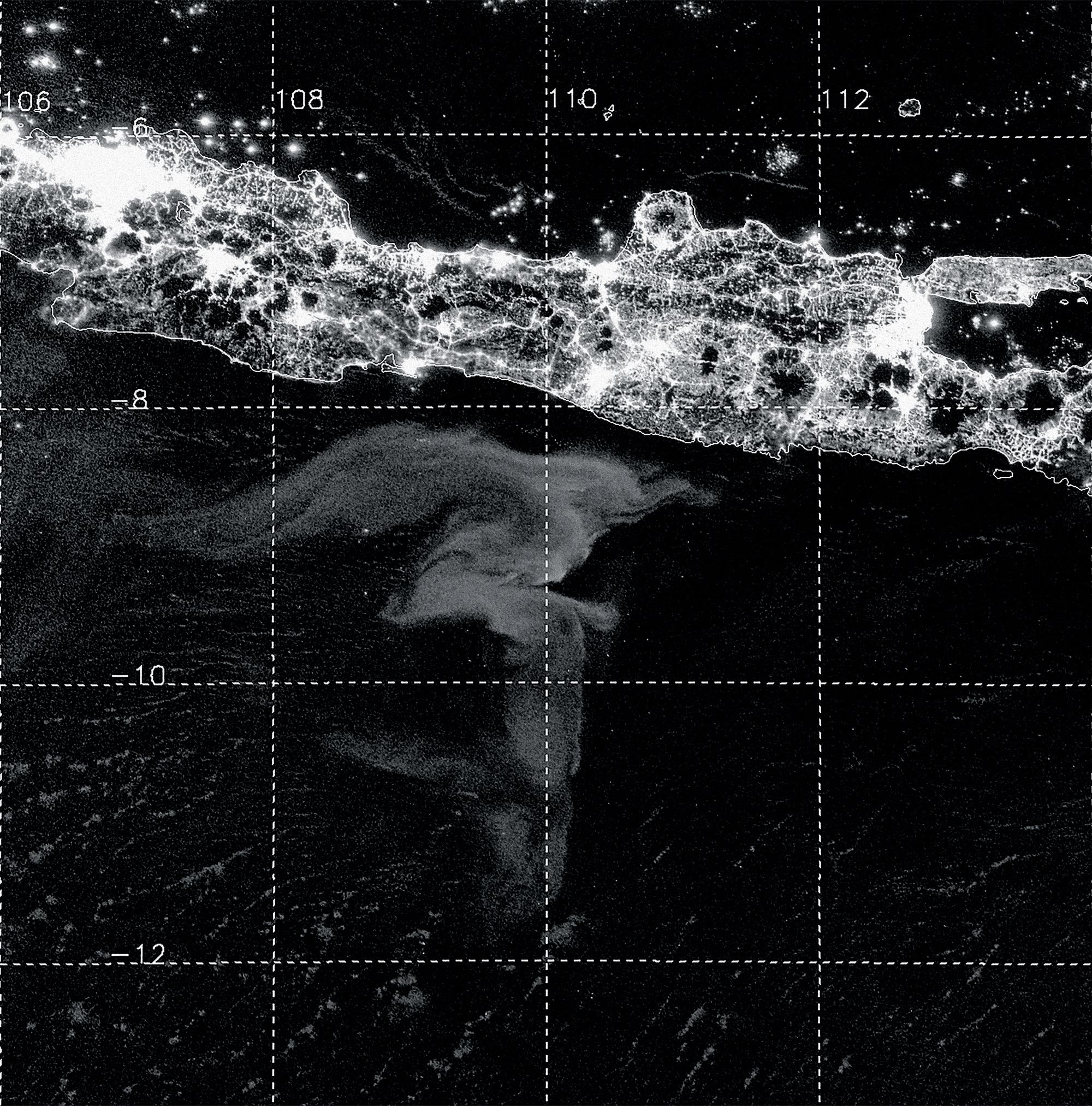 Nächtliches Satellitenbild von Biolumineszenz südlich von Java 
