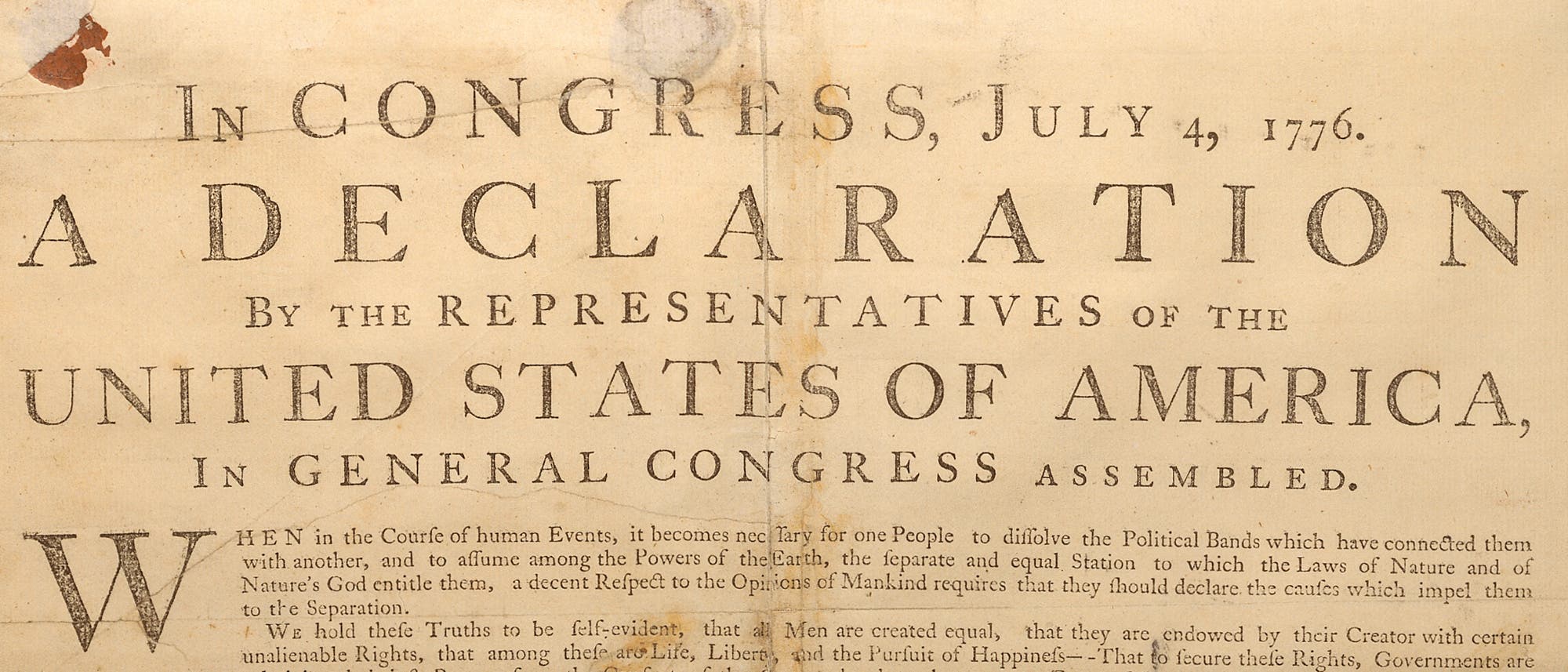 Das Bild zeigt die gedruckte Version der Unabhängigkeitserklärung der Vereinigten Staaten, datiert auf den 4. Juli 1776. Der Text beginnt mit den berühmten Worten "In Congress, July 4, 1776" und erklärt die Unabhängigkeit der amerikanischen Kolonien von Großbritannien. Der Text ist in einem formellen, historischen Schriftstil gehalten. Das Dokument ist auf gealtertem Papier gedruckt, was ihm ein historisches Aussehen verleiht. Das Bild zeigt die gedruckte Version der Unabhängigkeitserklärung der Vereinigten Staaten, datiert auf den 4. Juli 1776. Der Text beginnt mit den berühmten Worten "In Congress, July 4, 1776" und erklärt die Unabhängigkeit der amerikanischen Kolonien von Großbritannien. Der Text ist in einem formellen, historischen Schriftstil gehalten. Das Dokument ist auf gealtertem Papier gedruckt, was ihm ein historisches Aussehen verleiht.