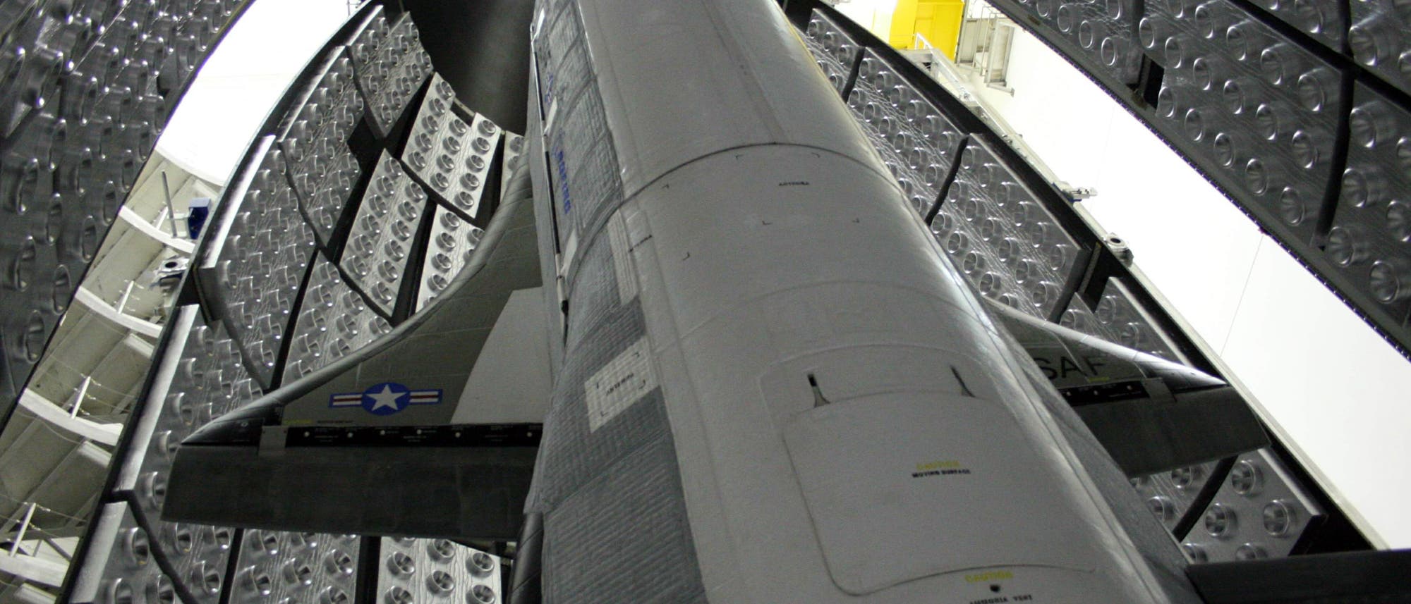 Die Mini-Raumfähre X-37B vor dem Start