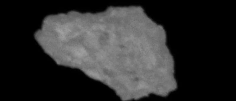 Ein grauer, unregelmäßig geformter Asteroid vor einem schwarzen Hintergrund. Unten links befinden sich zwei Logos, eines mit der Aufschrift "CNSA" und das andere mit chinesischen Schriftzeichen und dem Wort "ASTEROID". Unten rechts ist eine Maßstabsleiste mit der Beschriftung "10米" (10 Meter) zu sehen. Ein grauer, unregelmäßig geformter Asteroid vor einem schwarzen Hintergrund. Unten links befinden sich zwei Logos, eines mit der Aufschrift "CNSA" und das andere mit chinesischen Schriftzeichen und dem Wort "ASTEROID". Unten rechts ist eine Maßstabsleiste mit der Beschriftung "10米" (10 Meter) zu sehen.