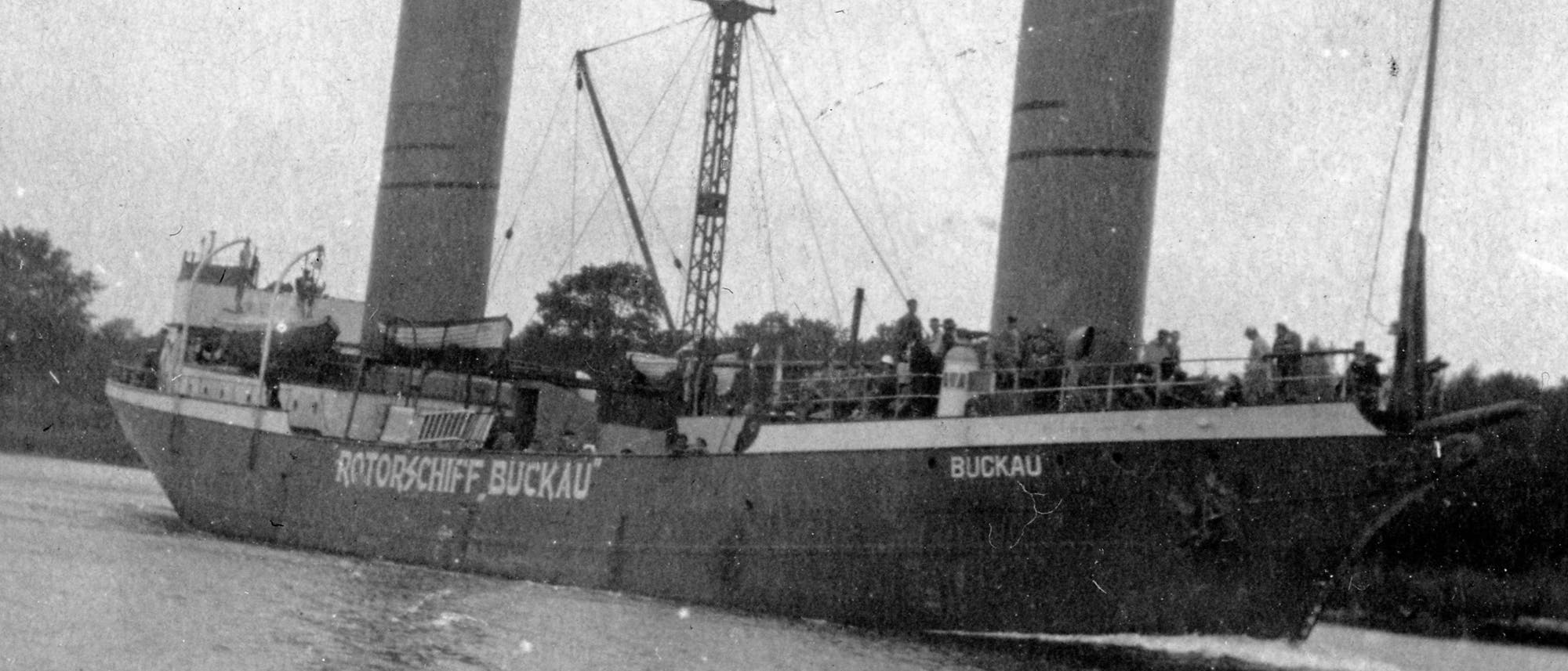 Das Rotorschiff Buckau bei einer Testfahrt in Stettin 1925.