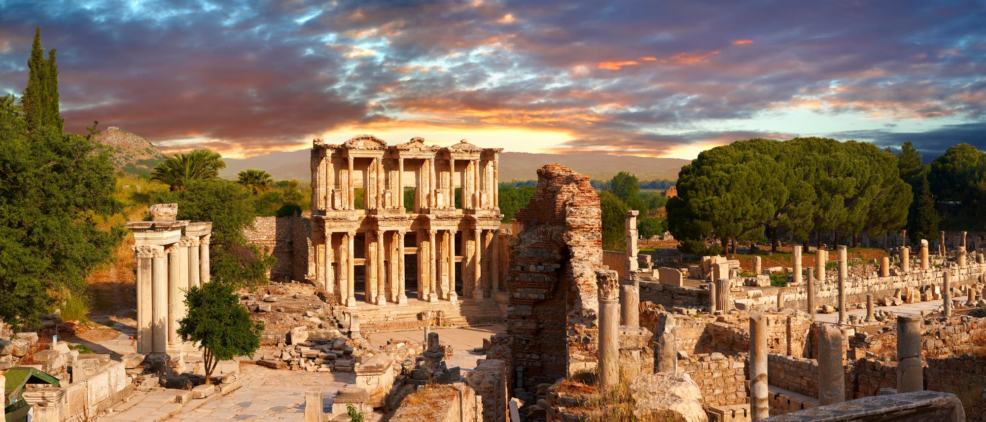 Zentrum des antiken Ephesos mit der Celsus-Bibliothek.