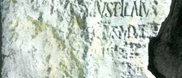 Der "Pilatus-Stein" , 1961 in Cäsarea Maritima gefunden
