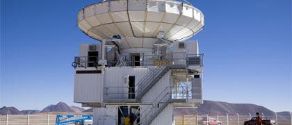 Das APEX-12-Meter-Teleskop für Submillimeter-Astronomie liefert erste Ergebnisse