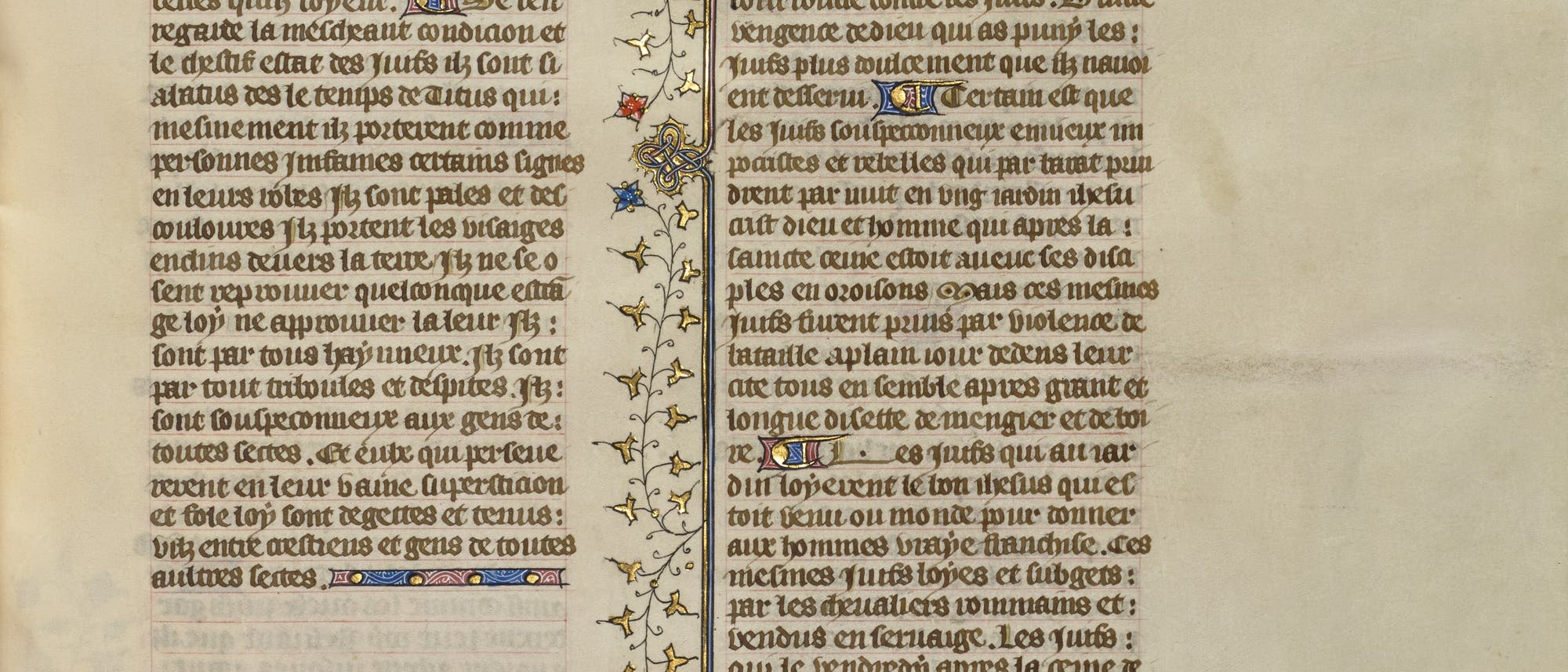 Eine sp&auml;tmittelalterliche Manuskriptseite mit kunstvoll verziertem Rand und Initialen. Der Text ist in zwei Spalten geschrieben, in einer gotischen Schriftart. Oben rechts befindet sich eine farbige Miniatur, die eine Person in einem langen Gewand zeigt, die vor einem Kamin sitzt. Der Rand ist mit floralen Mustern und goldenen Akzenten verziert. 