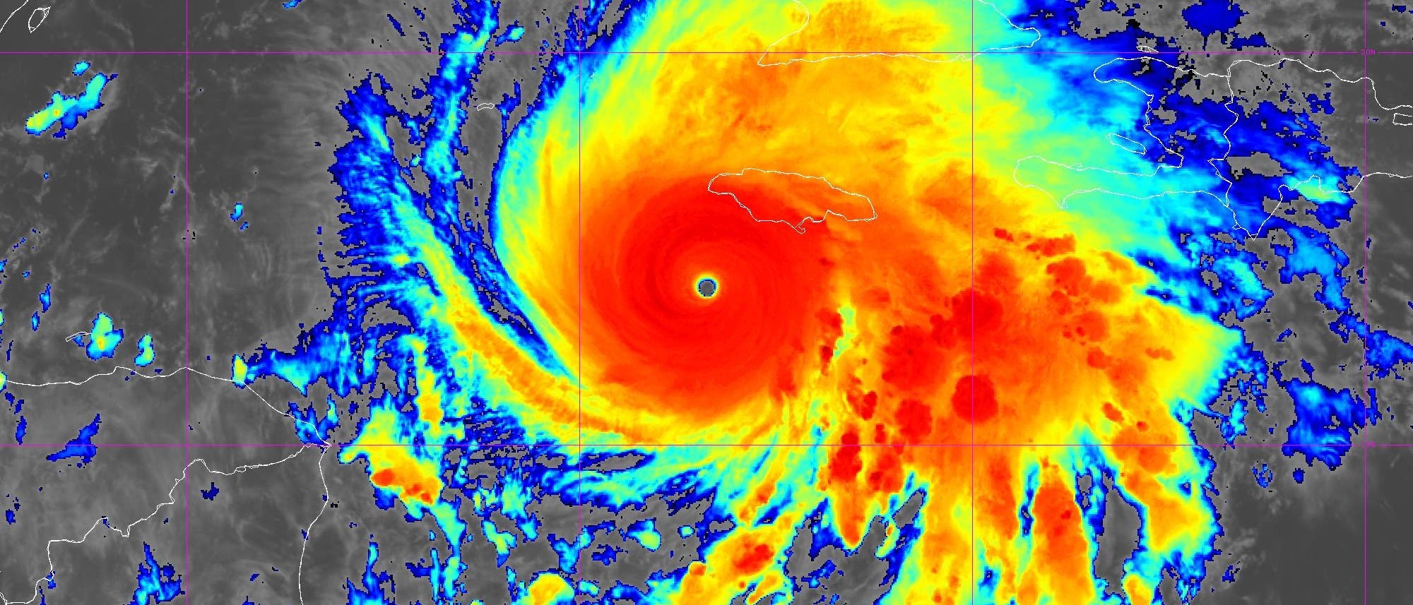 Satellitenbild eines Hurrikans über der Karibik, aufgenommen am 28. Oktober 2025. Der Wirbelsturm zeigt ein deutliches Auge in der Mitte, umgeben von dichten Wolkenbändern in leuchtenden Farben, die die Intensität und Struktur des Sturms darstellen. Die Karte zeigt Teile von Mittelamerika und der Karibik, einschließlich der Küstenlinien. Das Bild stammt von NOAA/NESDIS/STAR GOES-19 und ist als "Sandwich Composite" bezeichnet. Satellitenbild eines Hurrikans über der Karibik, aufgenommen am 28. Oktober 2025. Der Wirbelsturm zeigt ein deutliches Auge in der Mitte, umgeben von dichten Wolkenbändern in leuchtenden Farben, die die Intensität und Struktur des Sturms darstellen. Die Karte zeigt Teile von Mittelamerika und der Karibik, einschließlich der Küstenlinien. Das Bild stammt von NOAA/NESDIS/STAR GOES-19 und ist als "Sandwich Composite" bezeichnet.