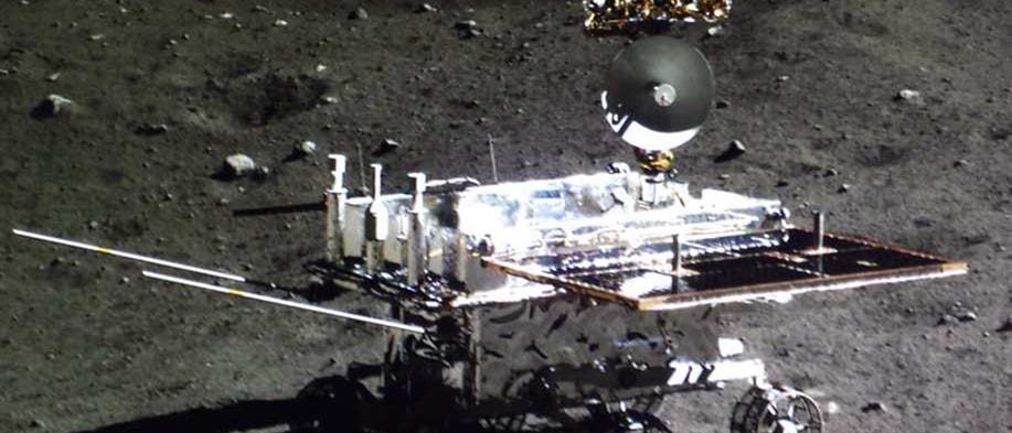 Mondrover Yutu auf der Mondoberfläche am 21. Dezember 2013