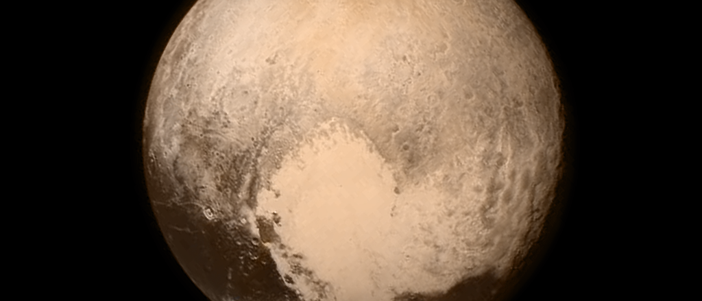 Pluto 16 Stunden vor dem Vorbeiflug