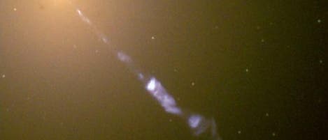 M87 mit Plasmastrom