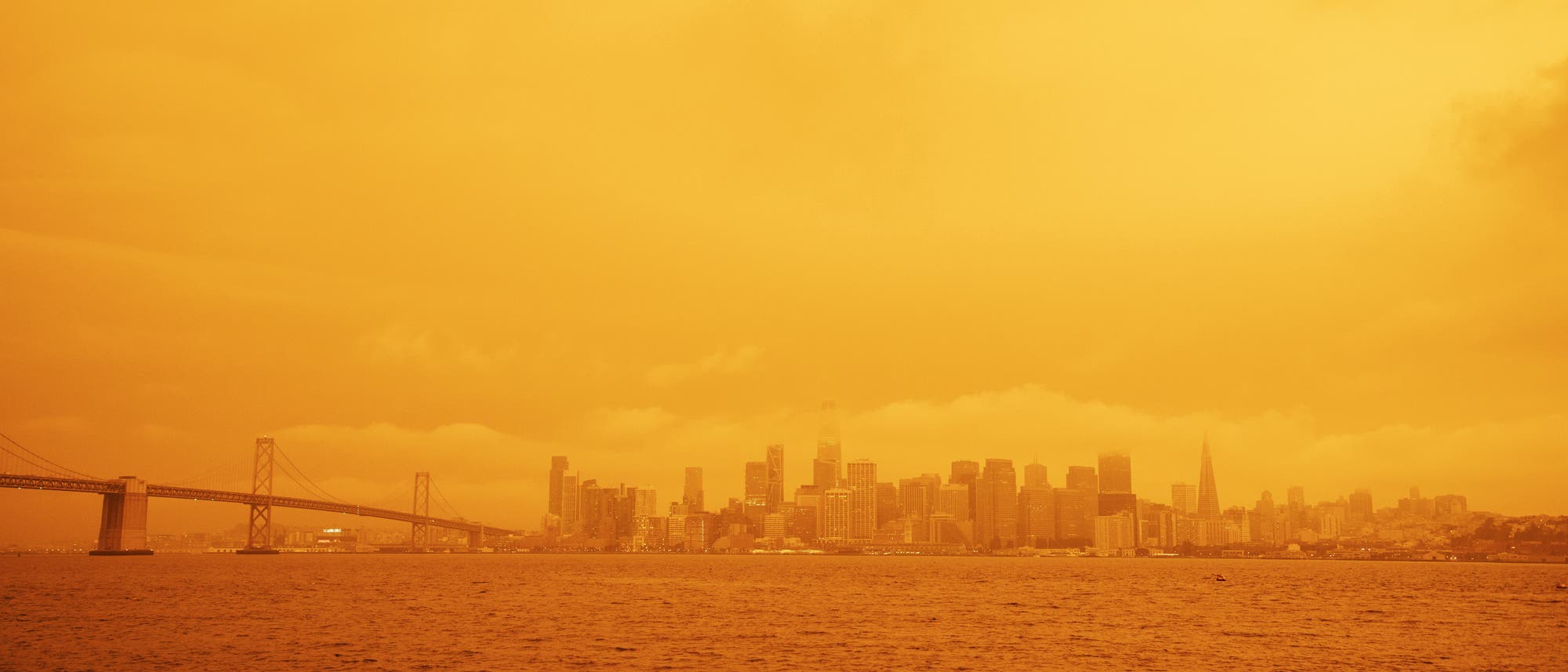 Waldbrände tauchen San Francisco in einen roten Schimmer.