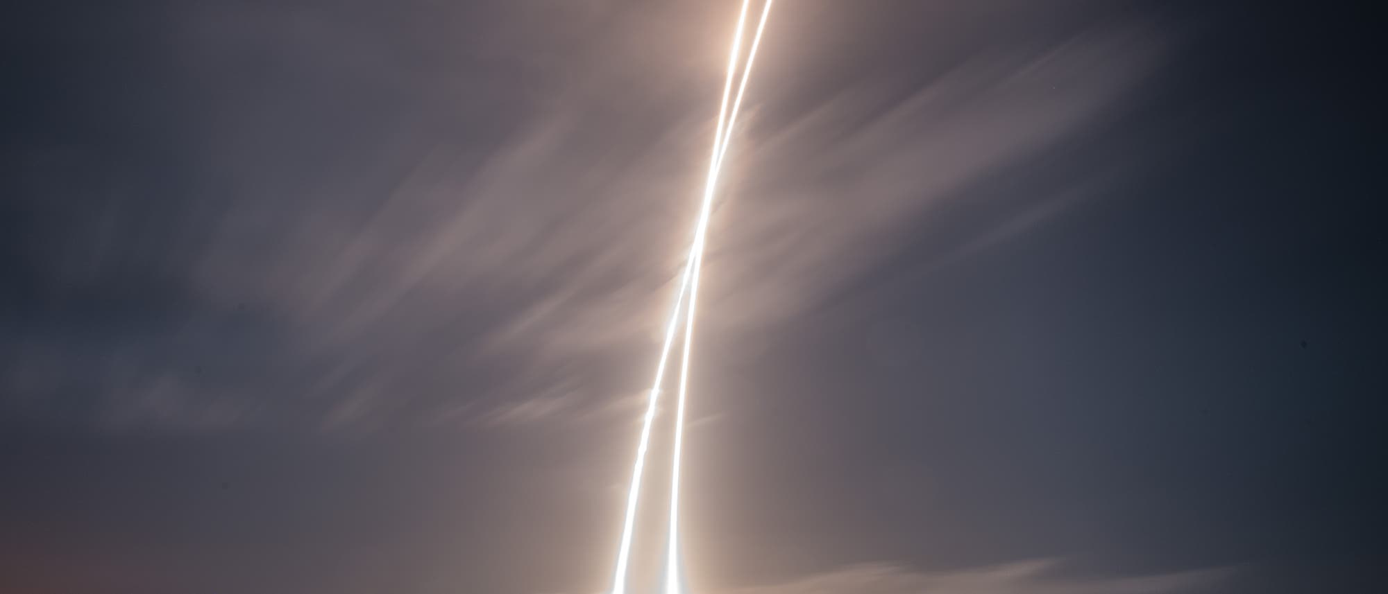 Start und Rückkehr der Falcon-9-Trägerrakete