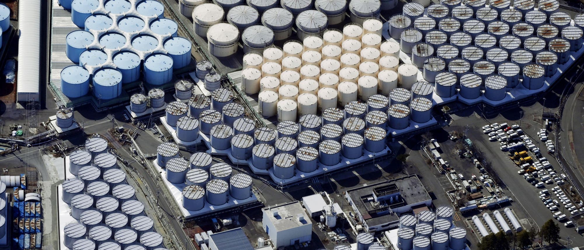 Tanks mit kontaminiertem Wasser in Fukushima