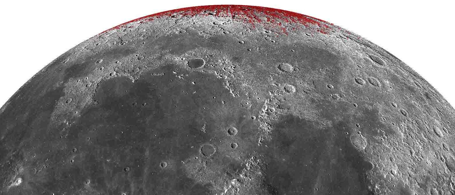 Der Mond der Erde: Die Regionen, in denen vermutlich Hämatit vorkommt, sind rot hervorgehoben.