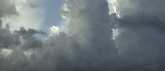 Wolken über Amazonien