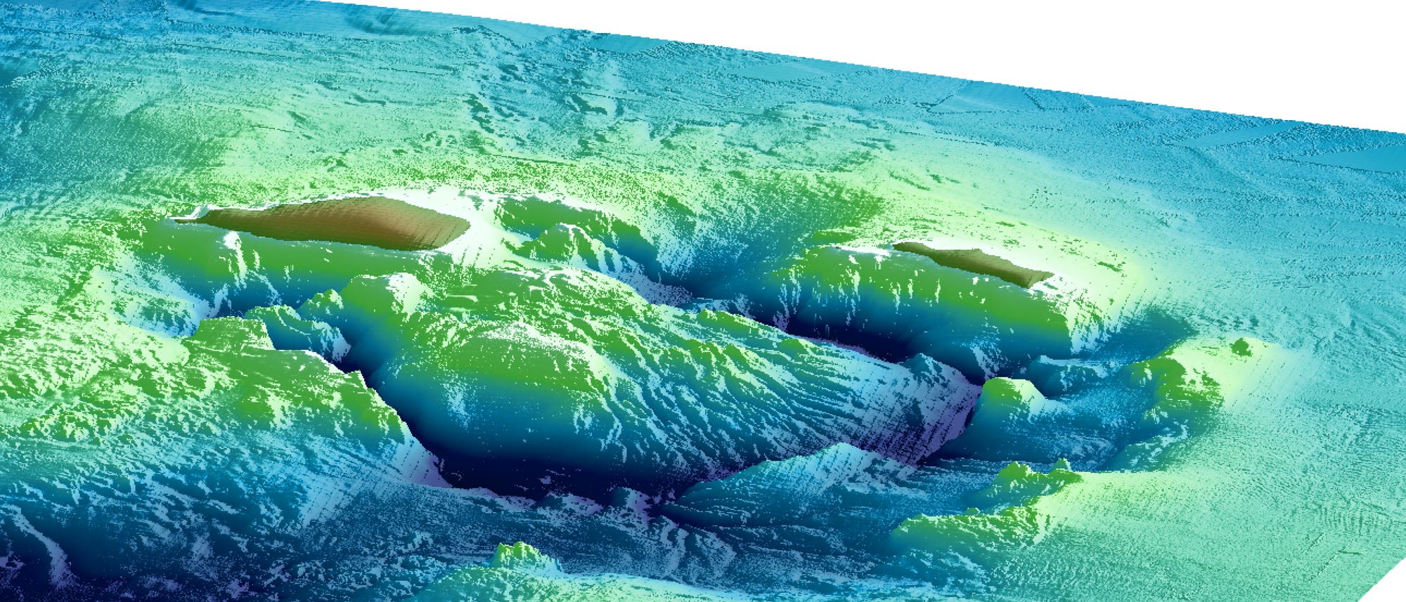 Eine farbige Konturenkarte, die die topografischen Merkmale eines Meeresbodens darstellt. Die Karte zeigt H&ouml;henunterschiede durch Farbverl&auml;ufe von Blau &uuml;ber Gr&uuml;n bis Braun, wobei Blau tiefere Bereiche und Braun h&ouml;here Erhebungen kennzeichnet. Die Darstellung hebt die komplexe Struktur des Meeresbodens hervor, einschlie&szlig;lich T&auml;ler und Erhebungen.