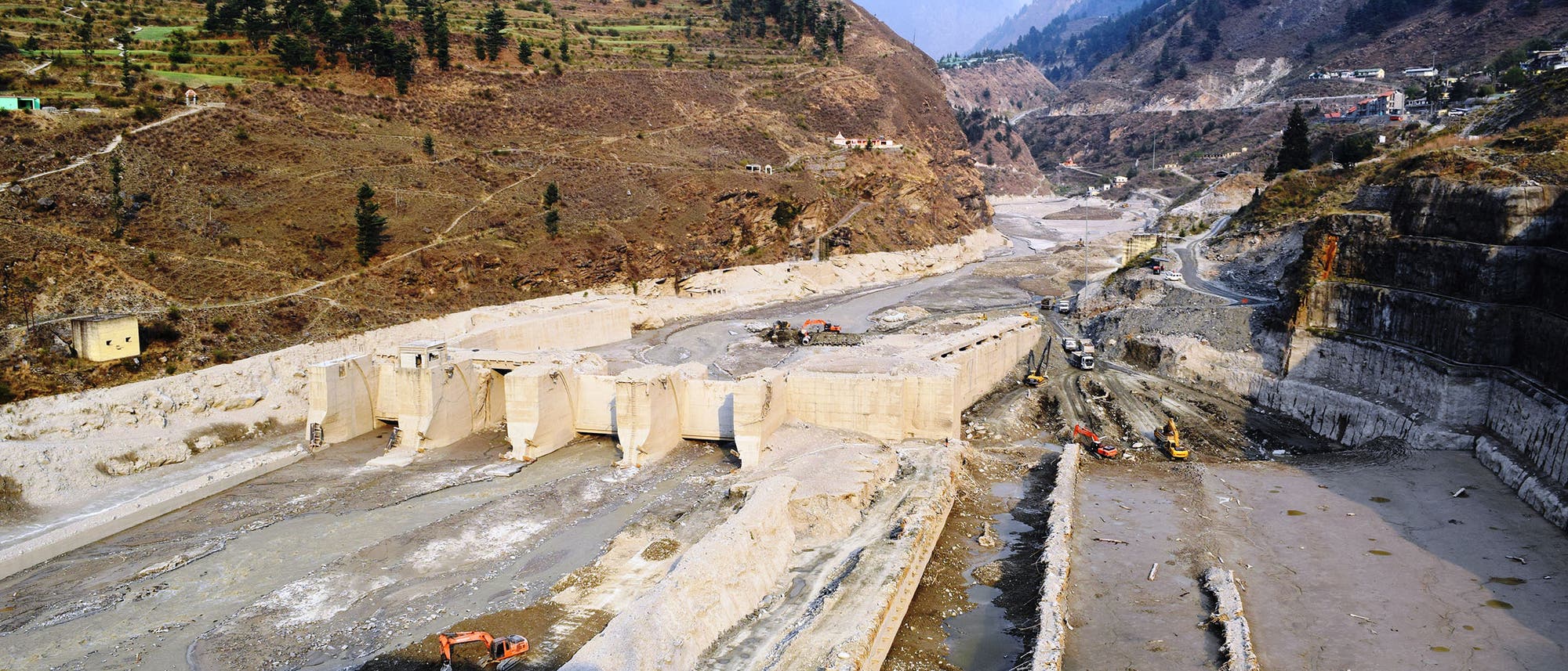 Aufräumarbeiten am zerstörten Wasserkraftwerk Tapovan Vishnugad