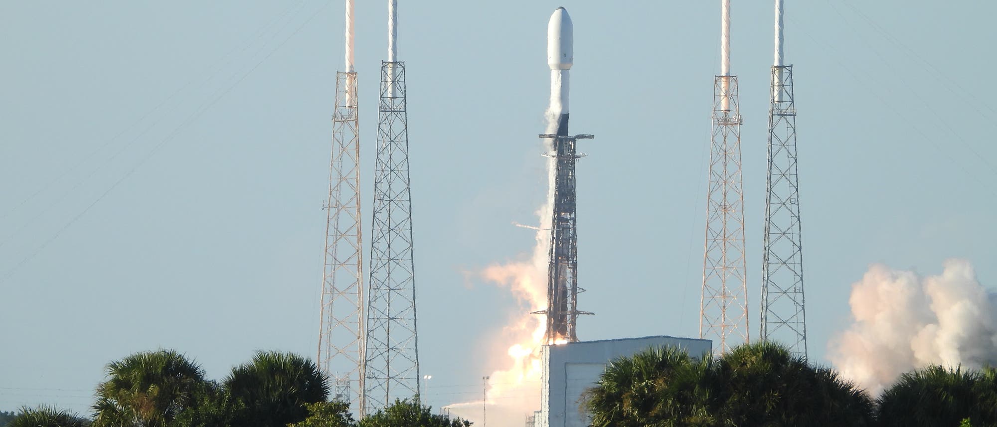 Start der Mondsonde Danuri an Bord einer Falcon-9-Rakete 