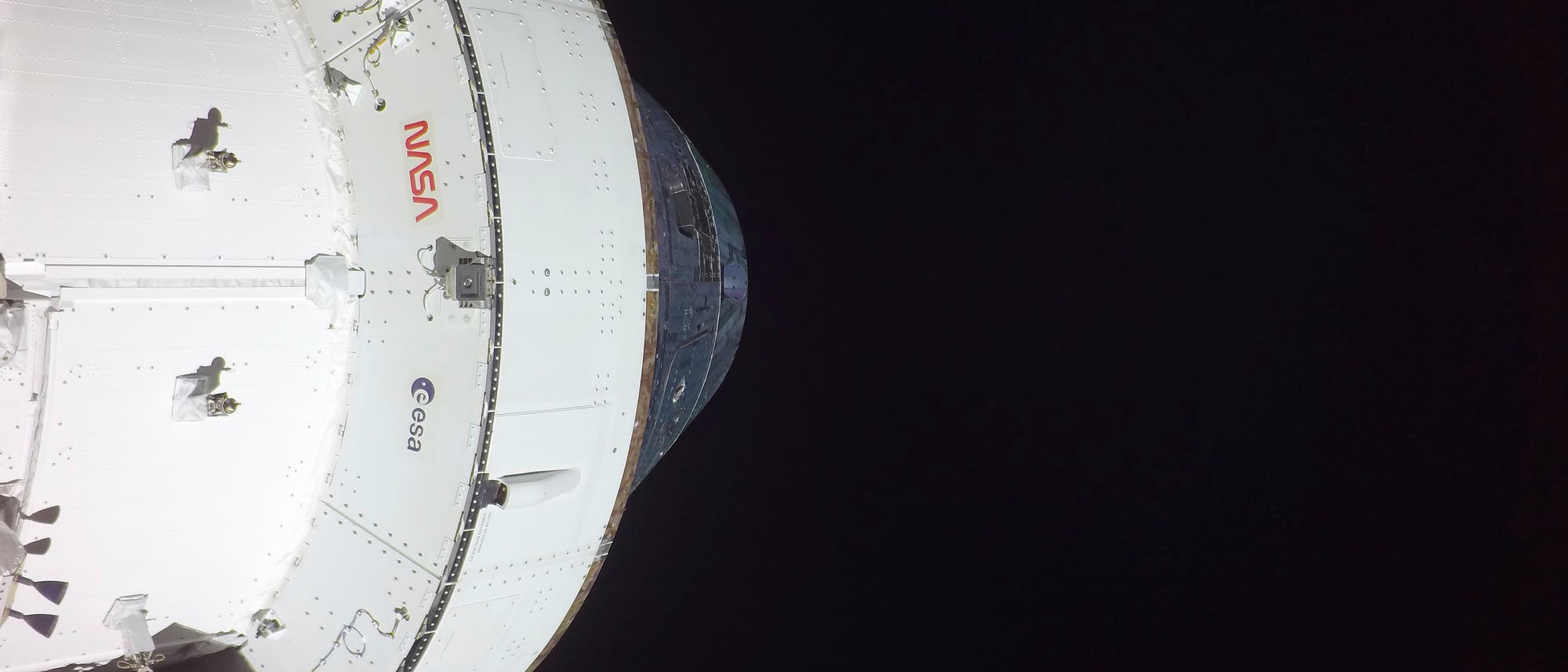 Selfie der Orion-Kapsel im All