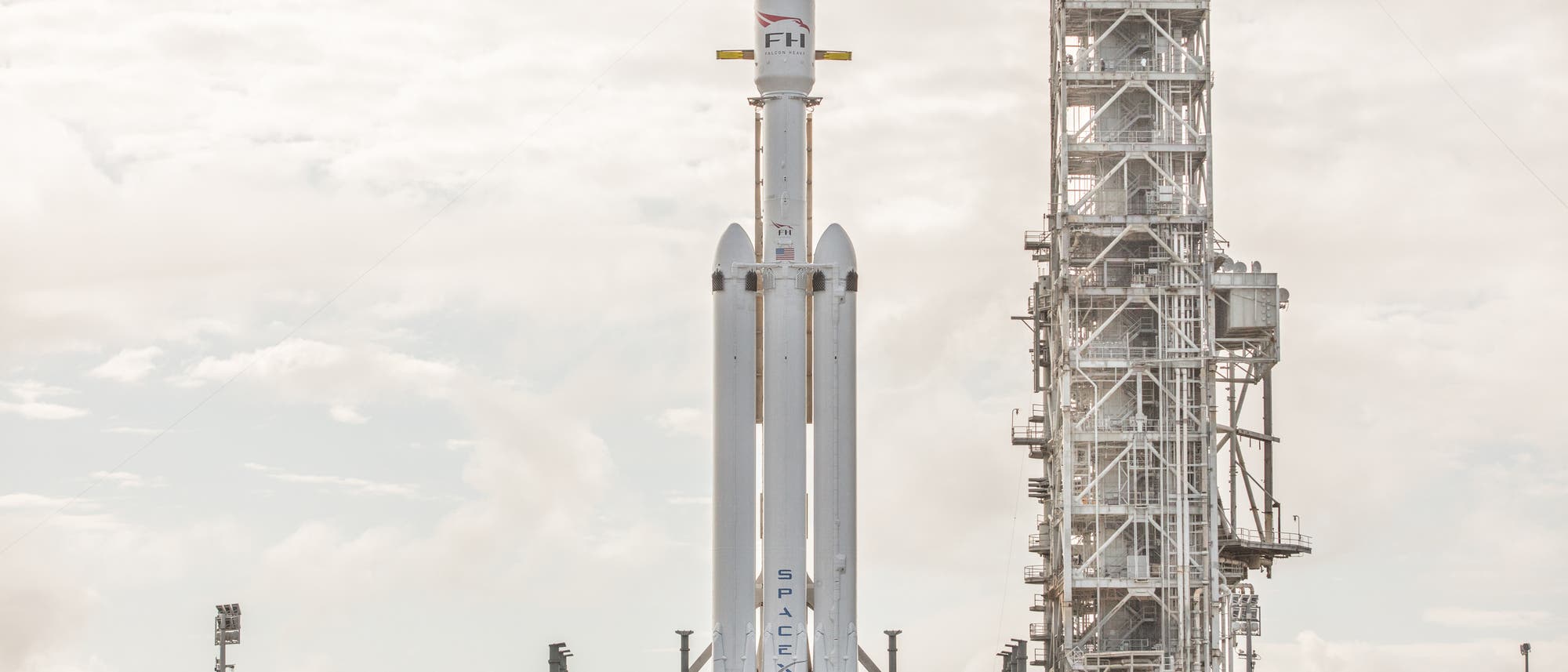Falcon Heavy an der Startrampe