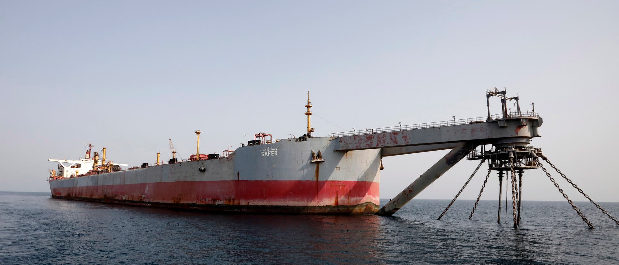 Bei der »Safer« handelt es sich um ein Lager- und Umschlagsschiff für Erdöl. Es liegt seit Jahren vor der Küste Jemens und zerfällt.